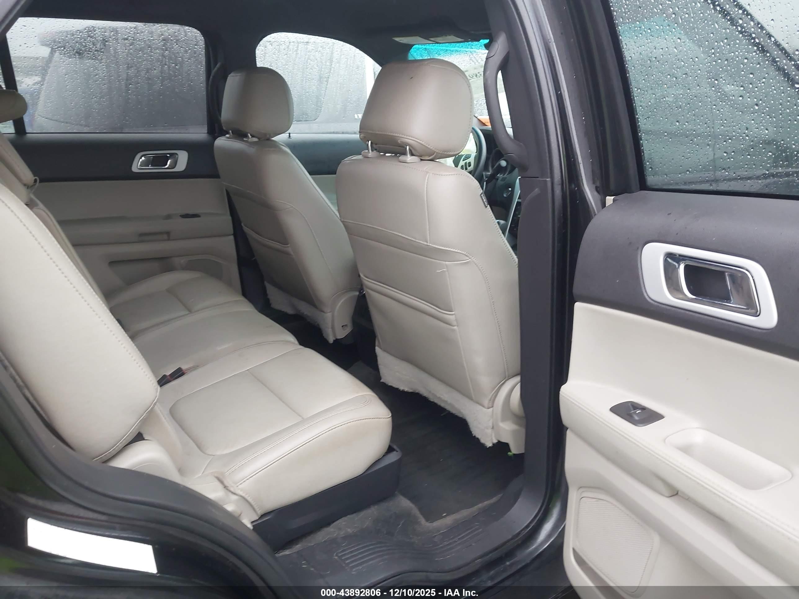 FORD EXPLORER image 8