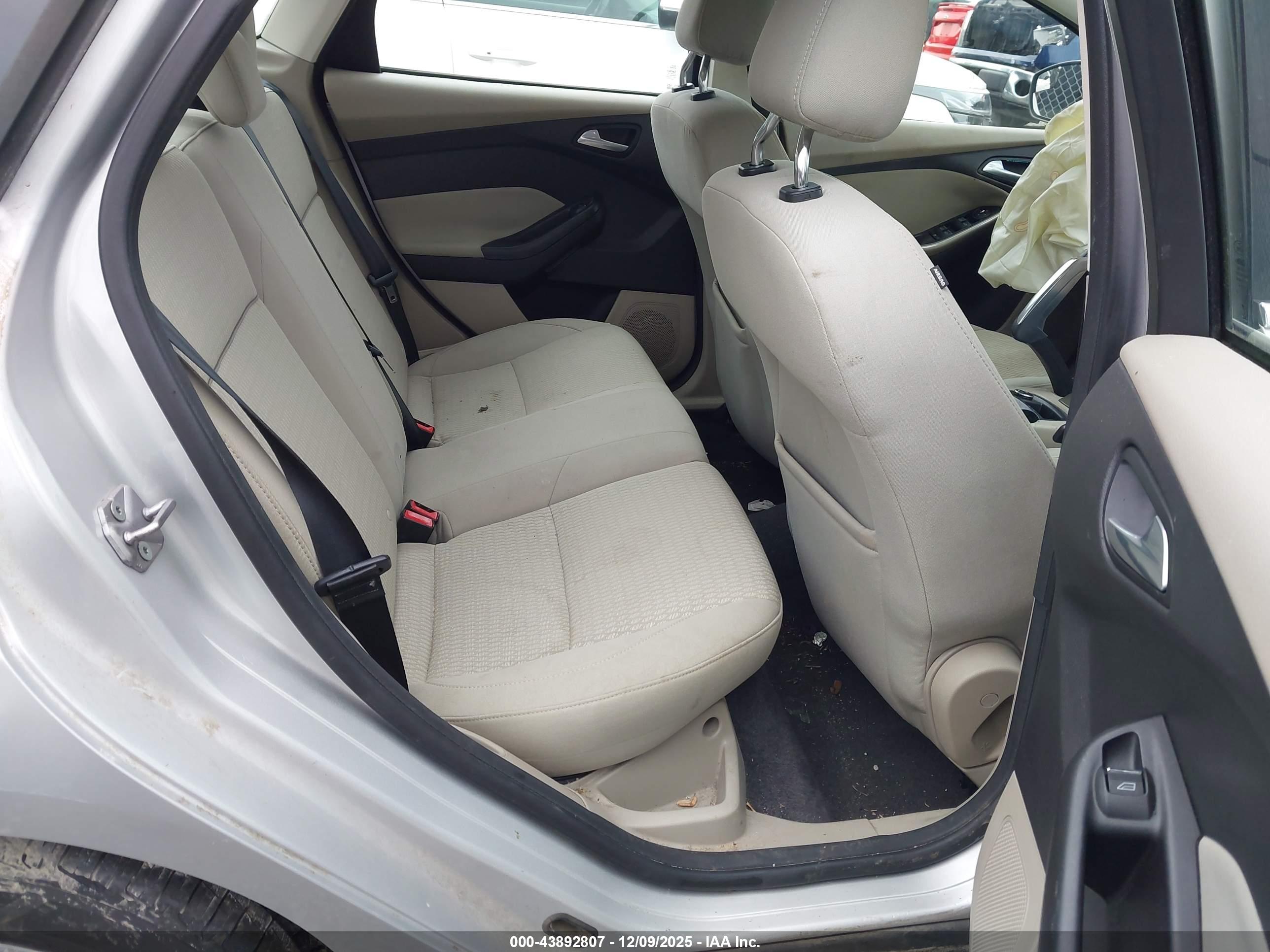FORD FOCUS image 8