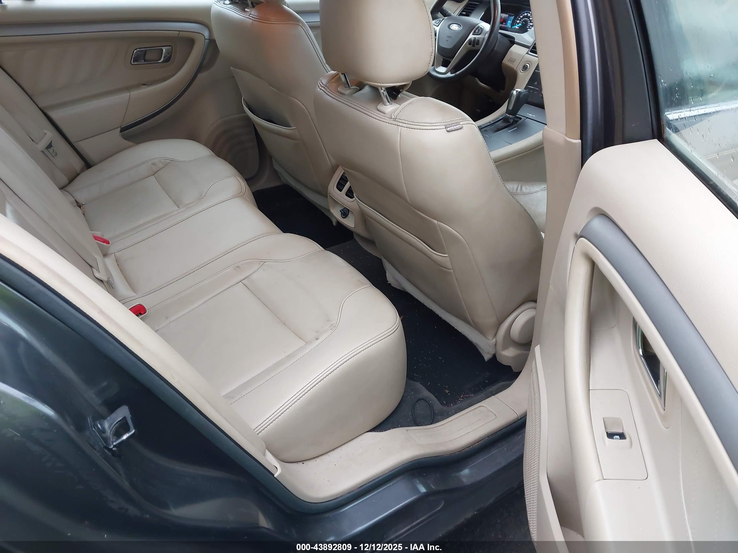 FORD TAURUS image 8