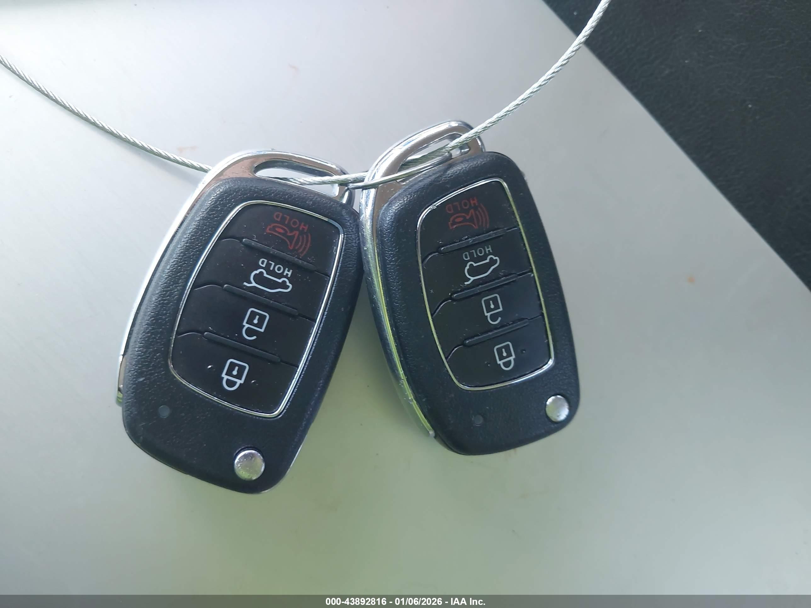 HYUNDAI TUCSON image 11