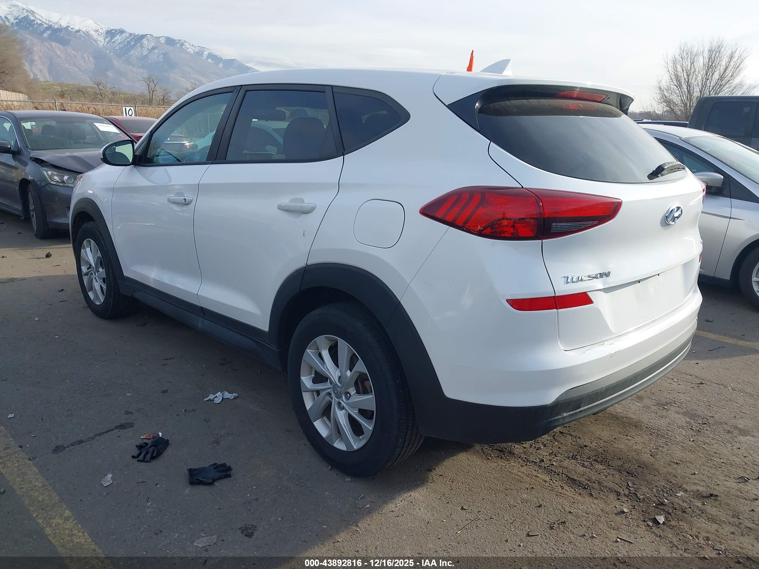 HYUNDAI TUCSON image 3
