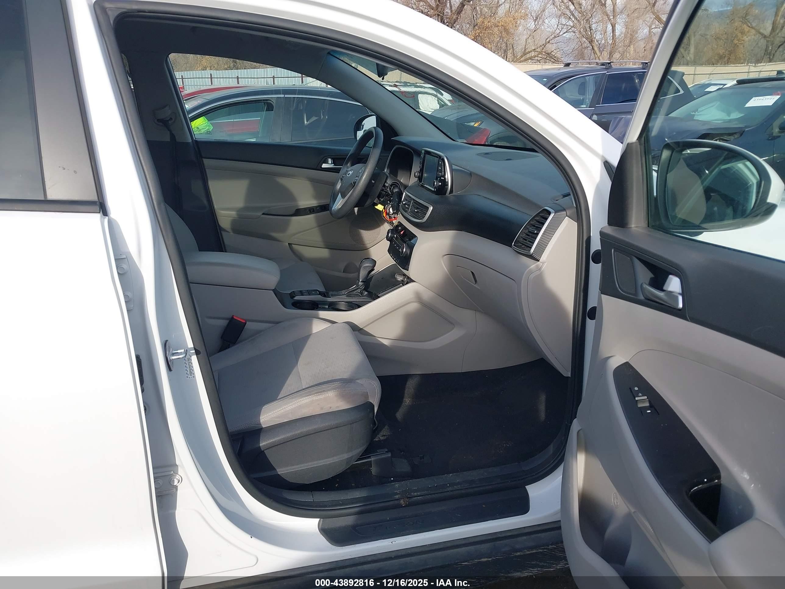 HYUNDAI TUCSON image 5