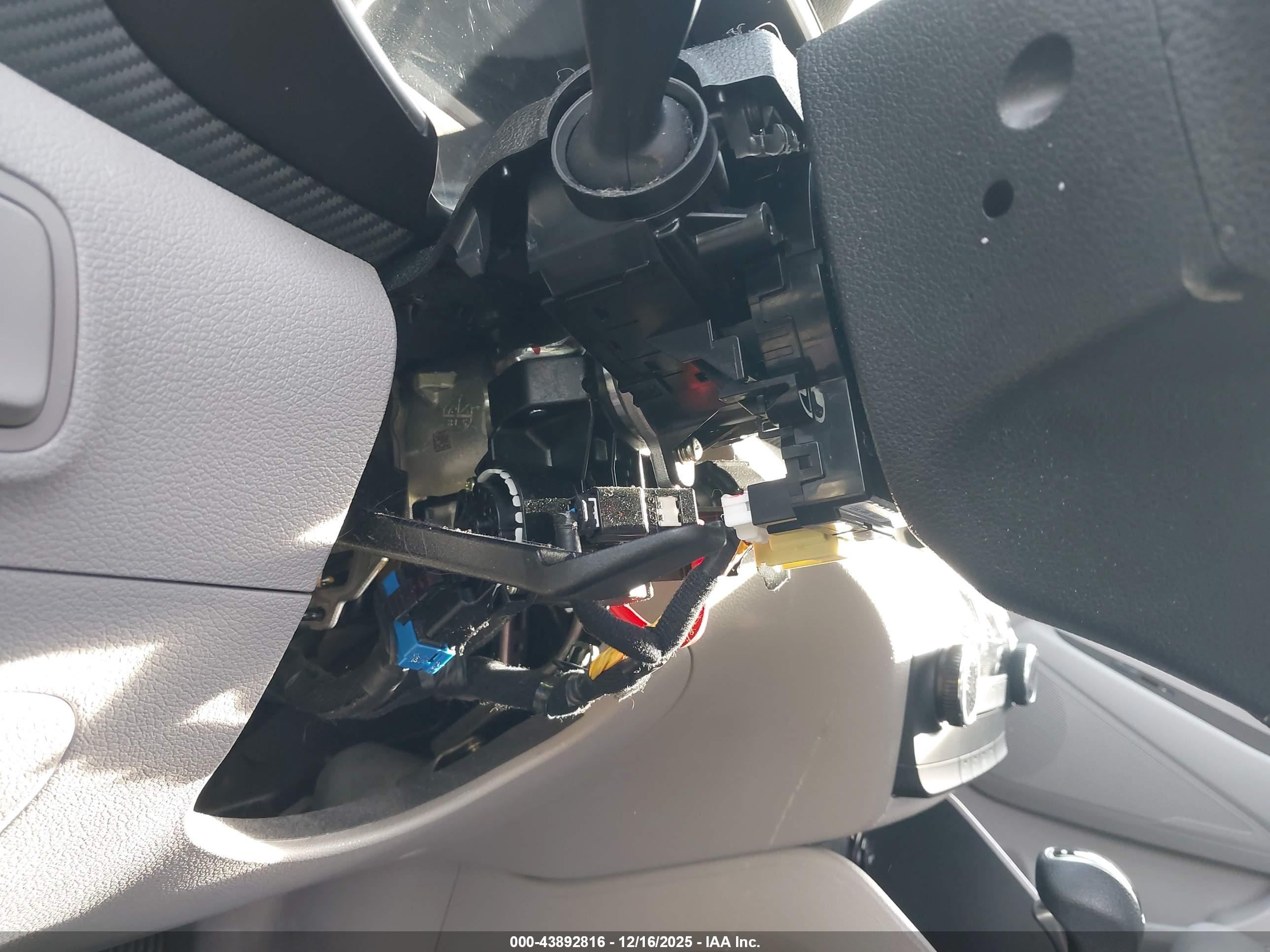 HYUNDAI TUCSON image 6