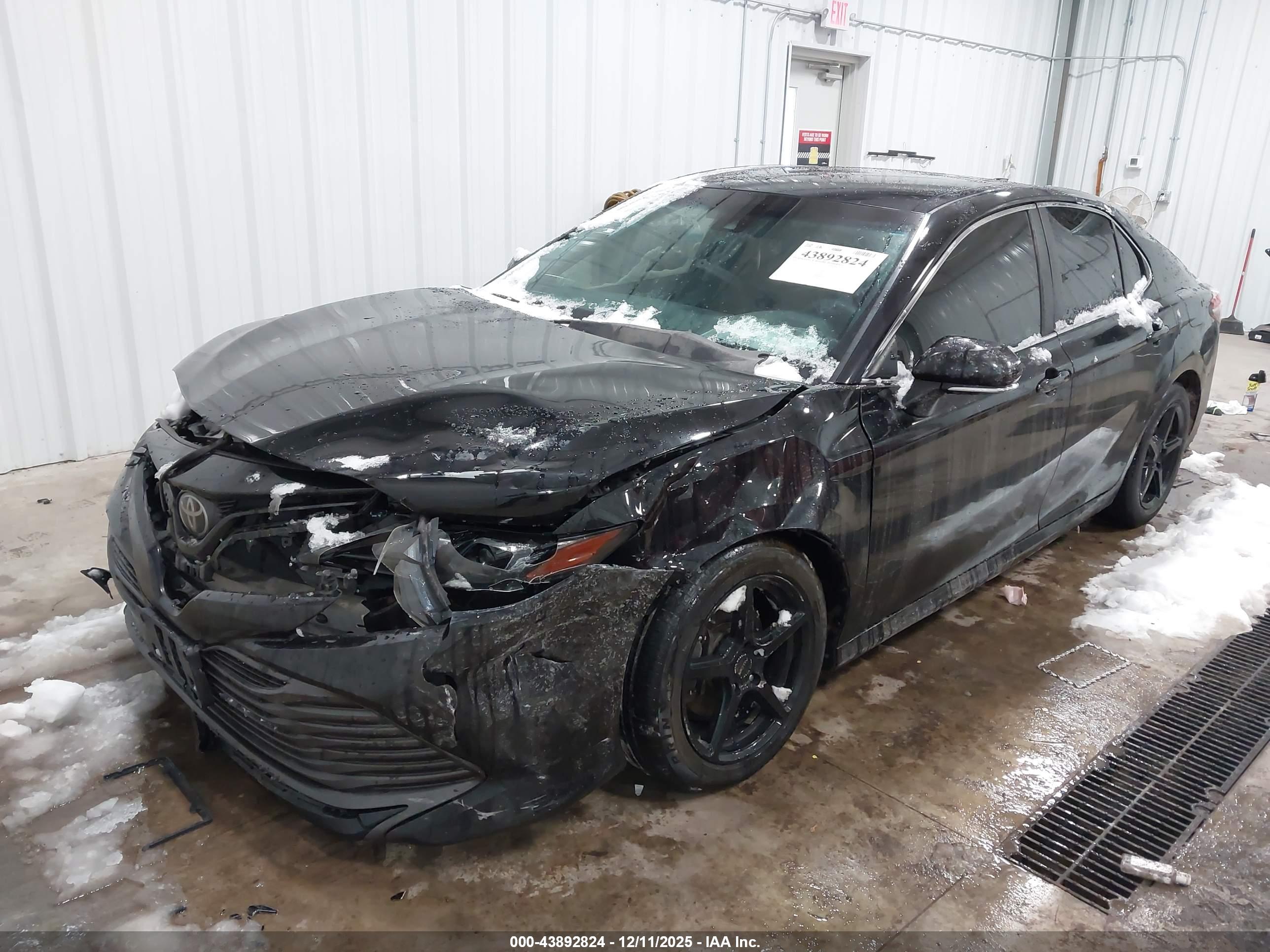 TOYOTA CAMRY image 2