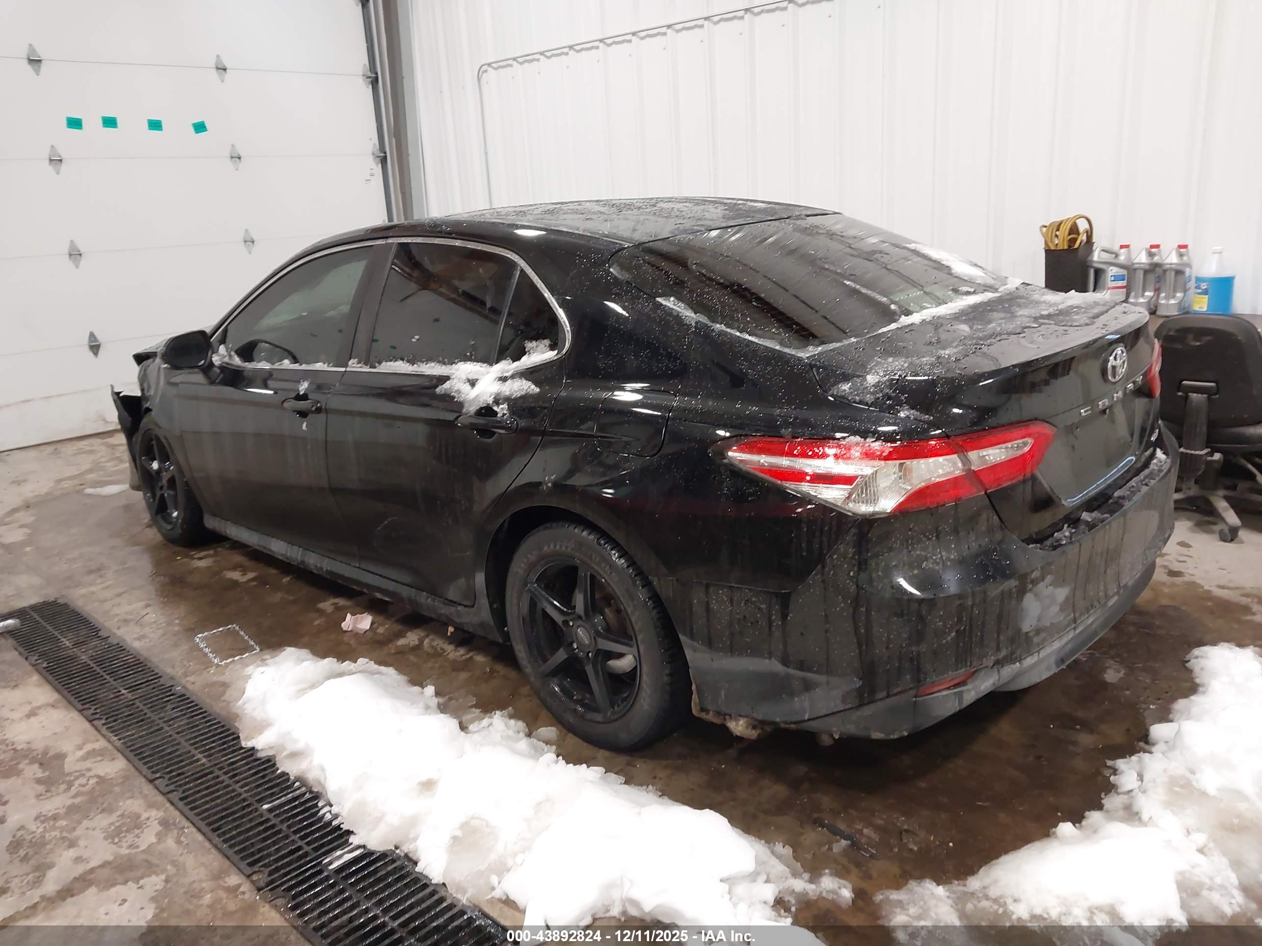 TOYOTA CAMRY image 3