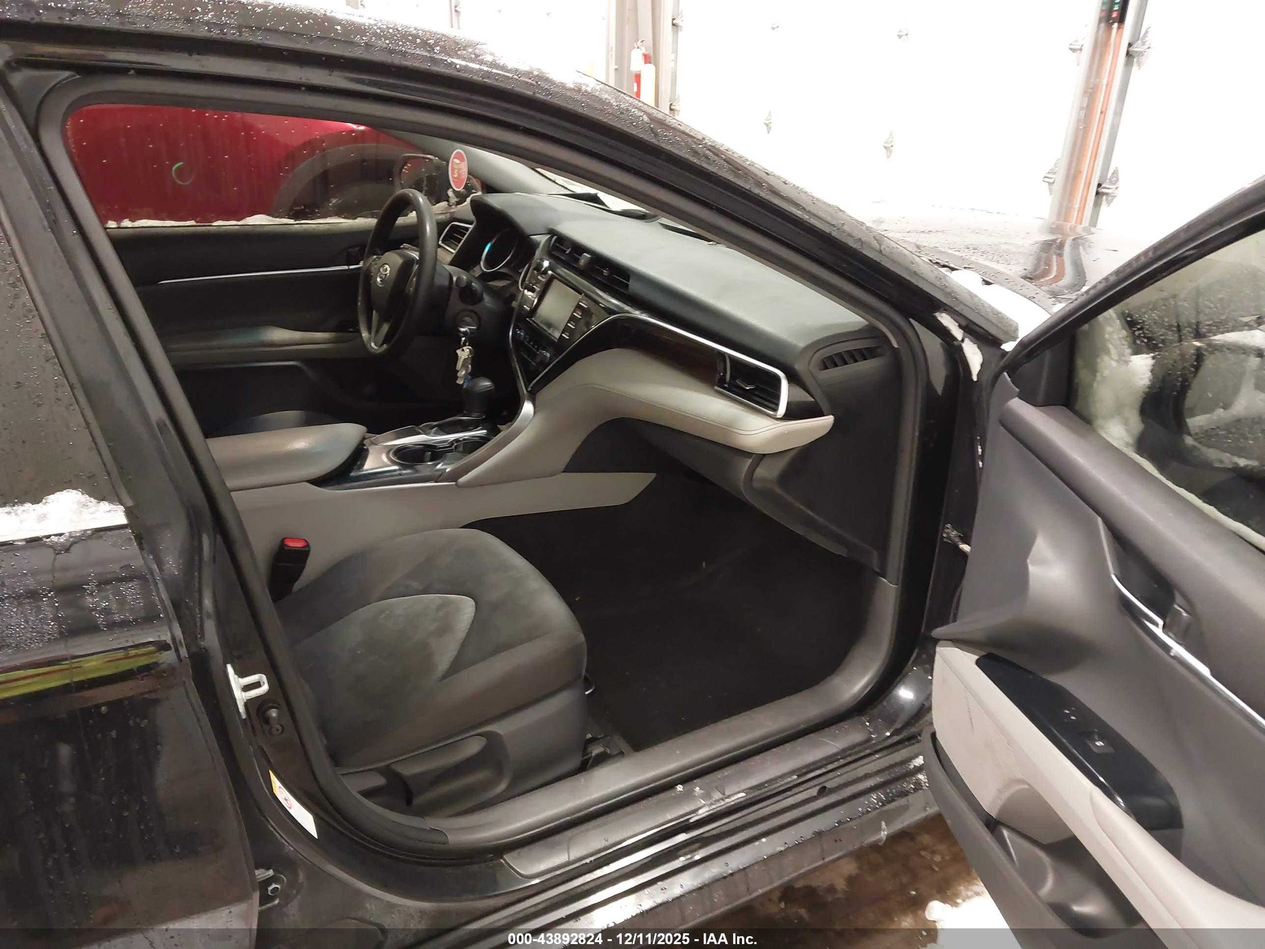 TOYOTA CAMRY image 5