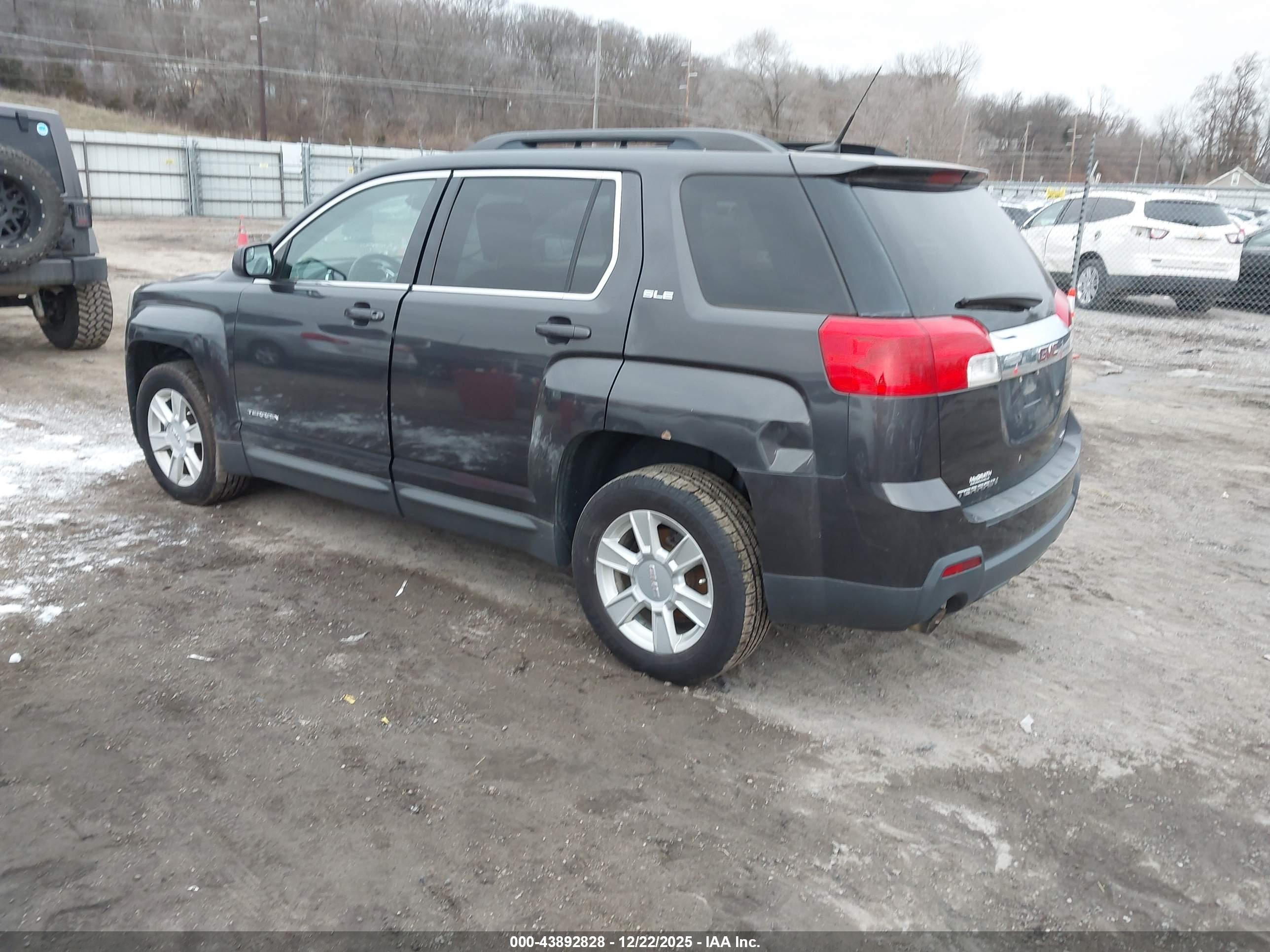 GMC TERRAIN image 3