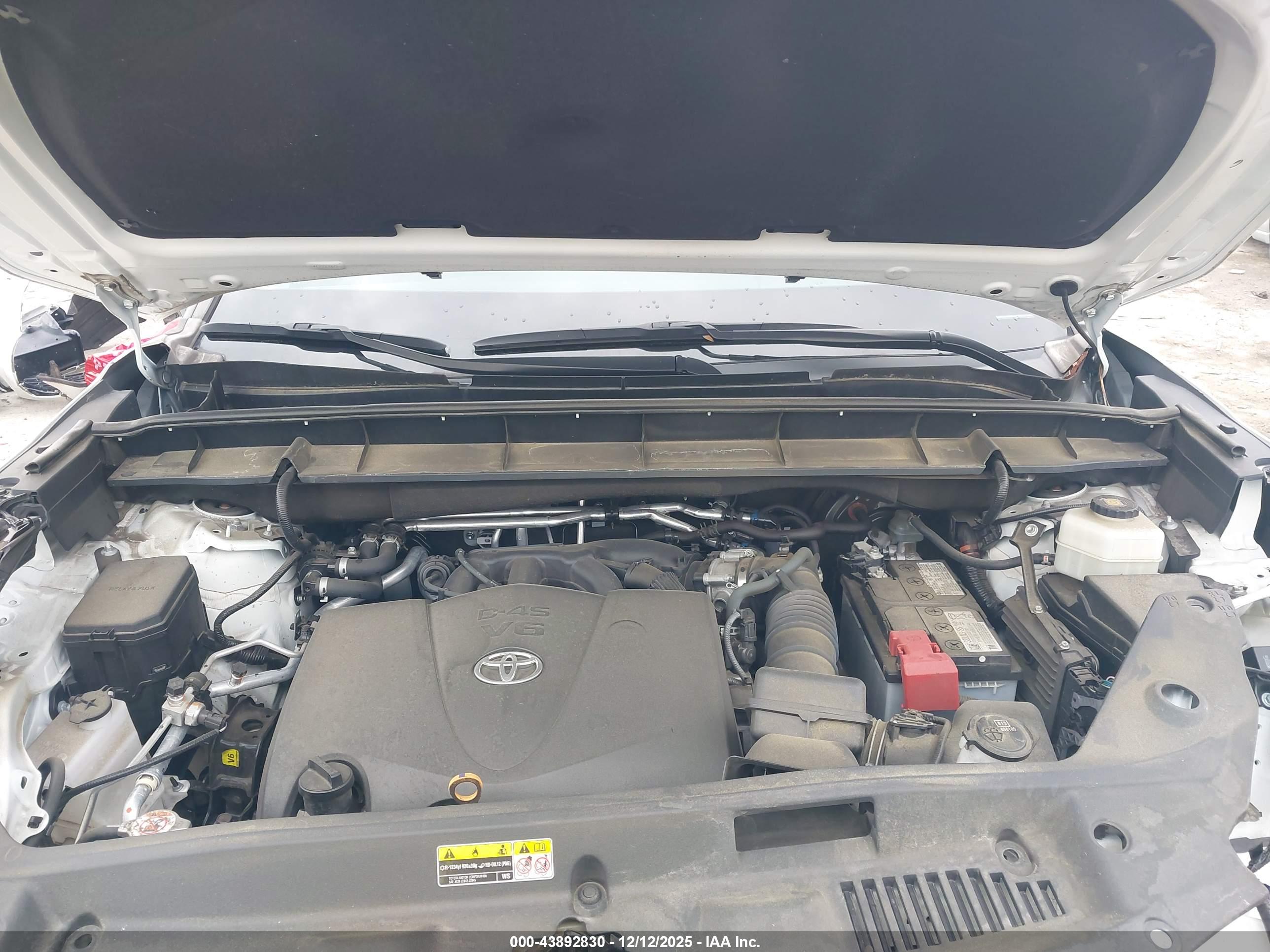TOYOTA HIGHLANDER image 10