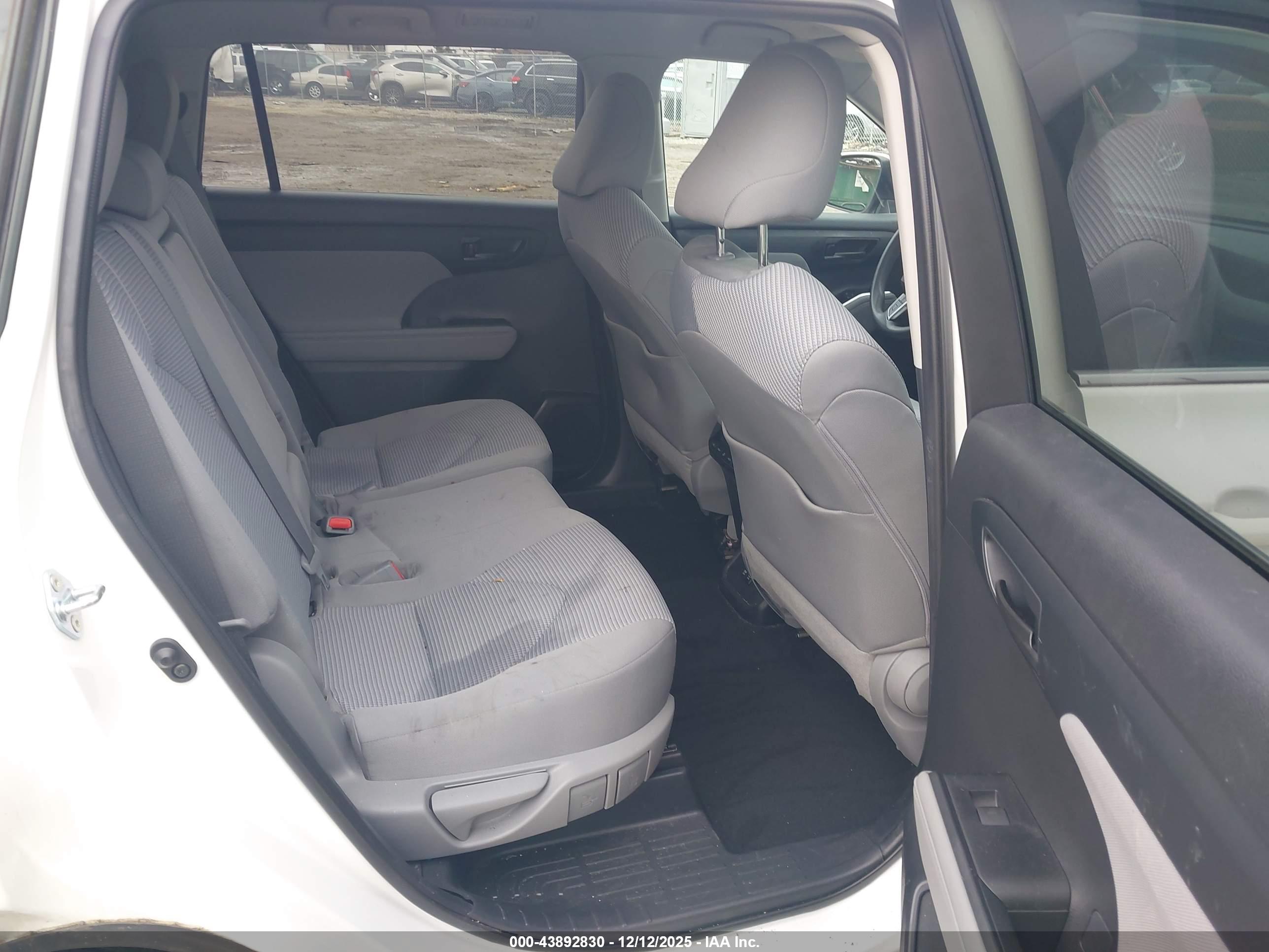 TOYOTA HIGHLANDER image 8