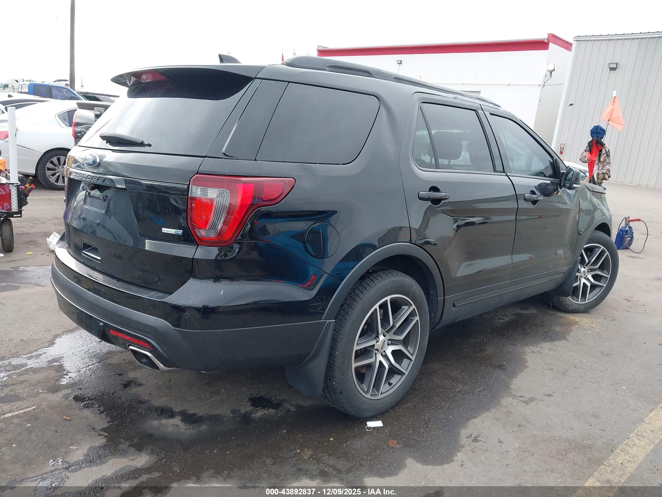 FORD EXPLORER image 4
