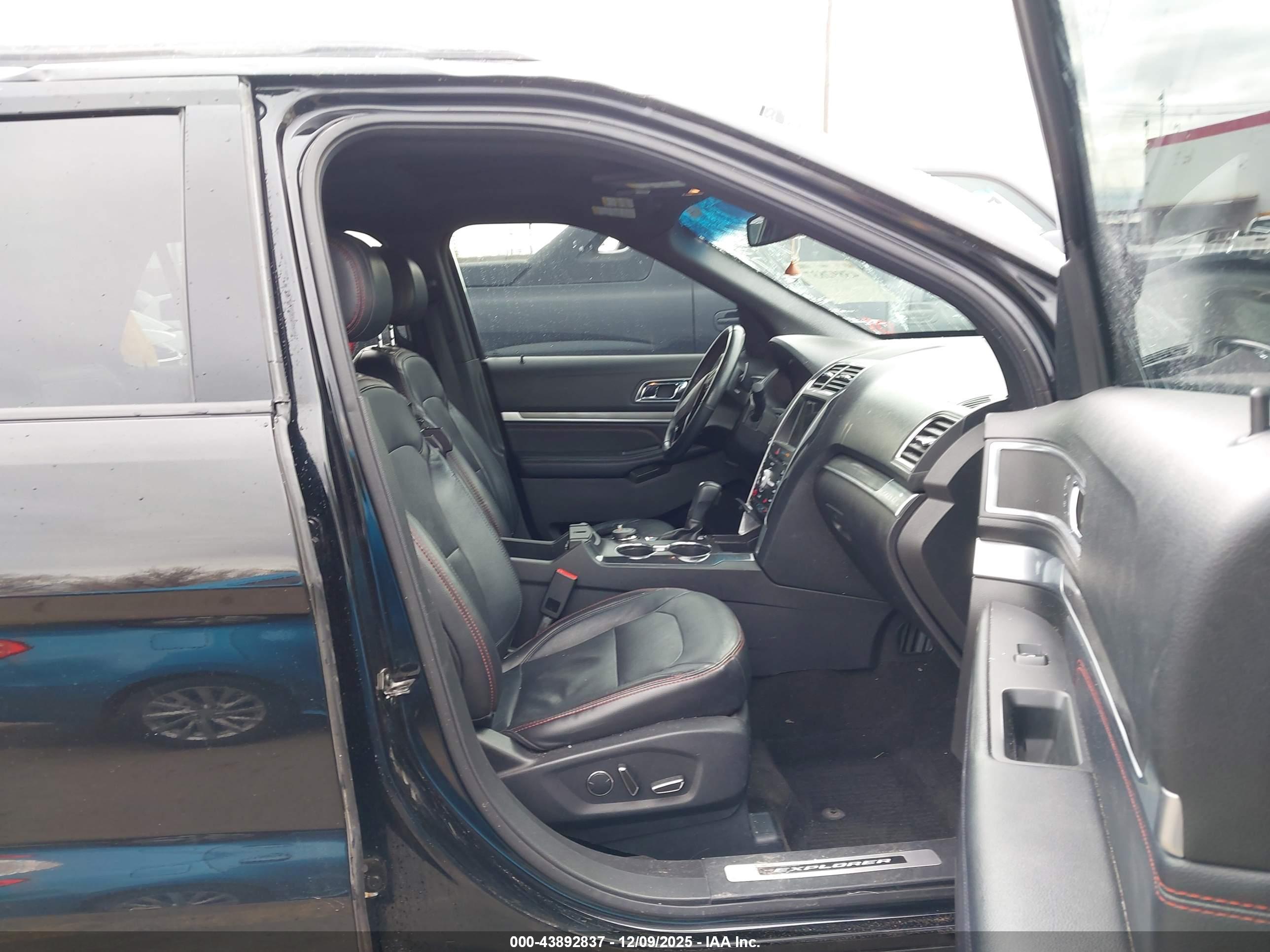 FORD EXPLORER image 5