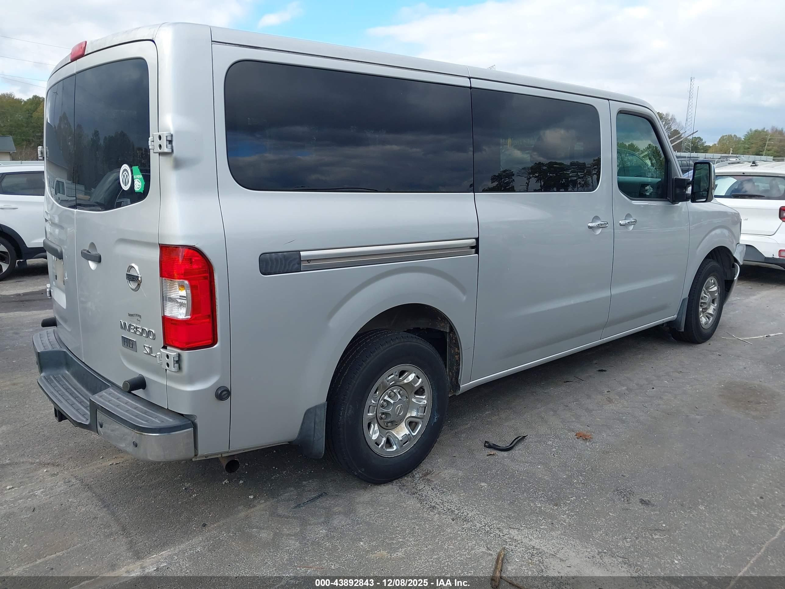 NISSAN NV image 4