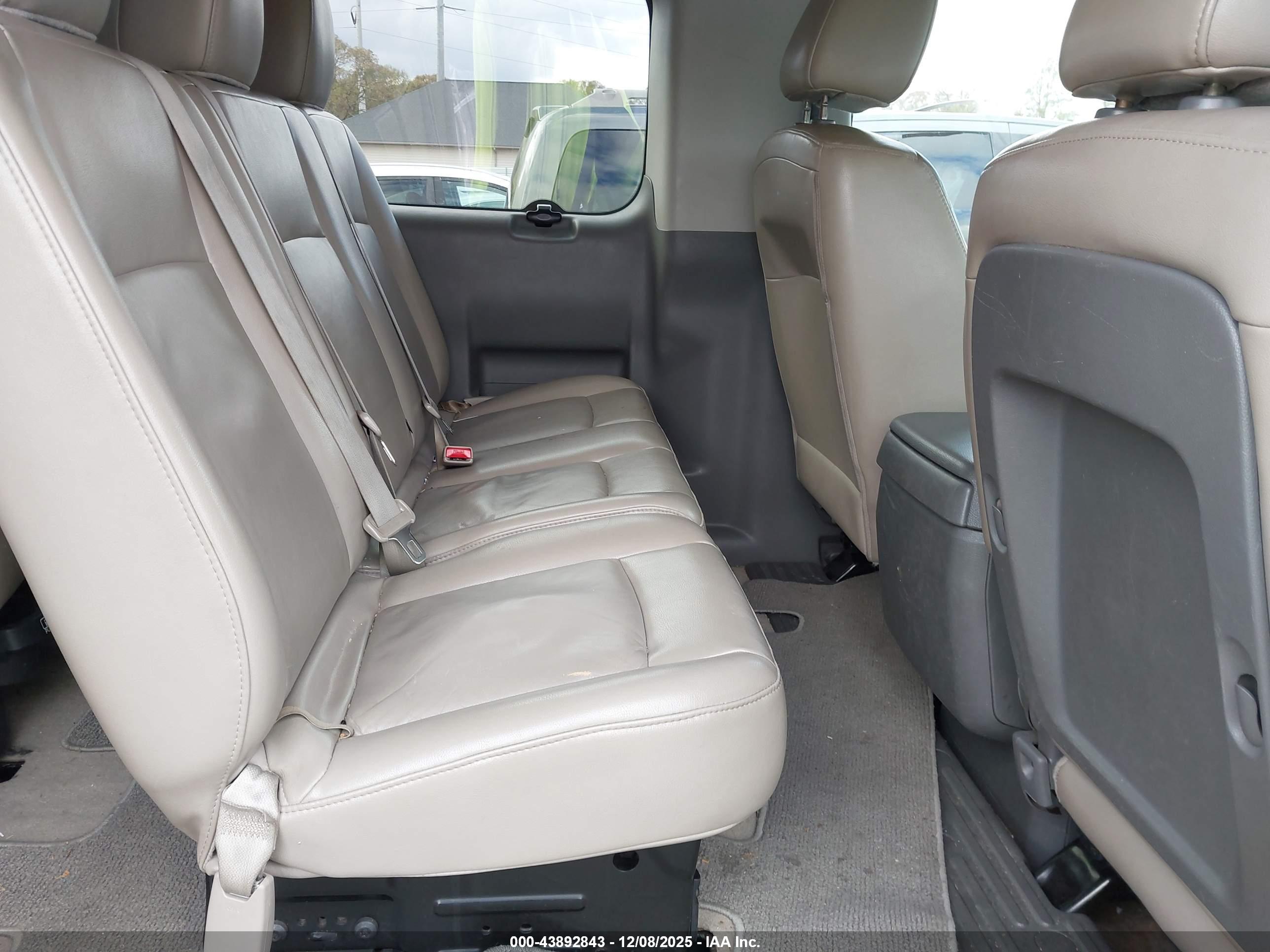 NISSAN NV image 8