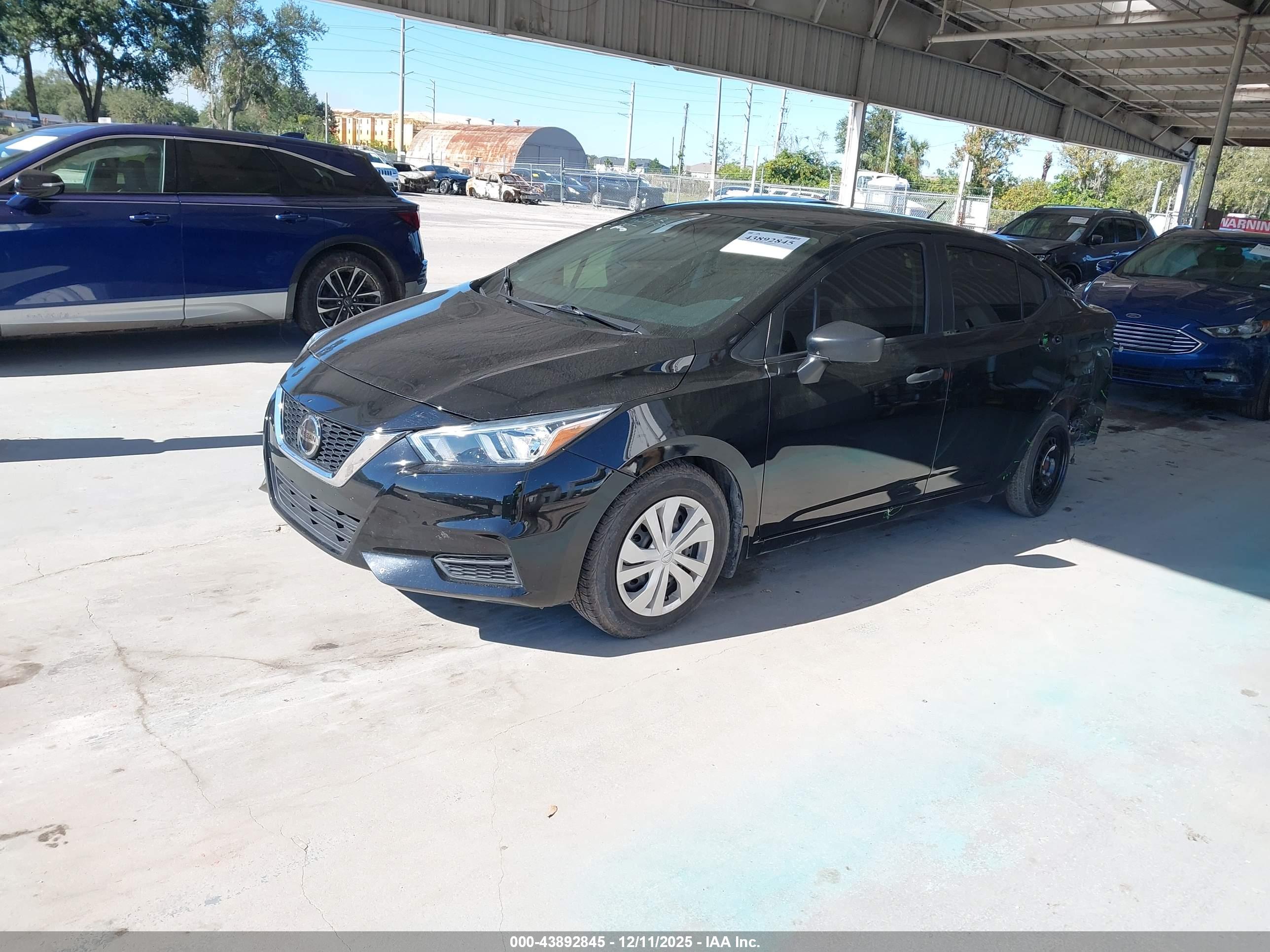 NISSAN VERSA image 2