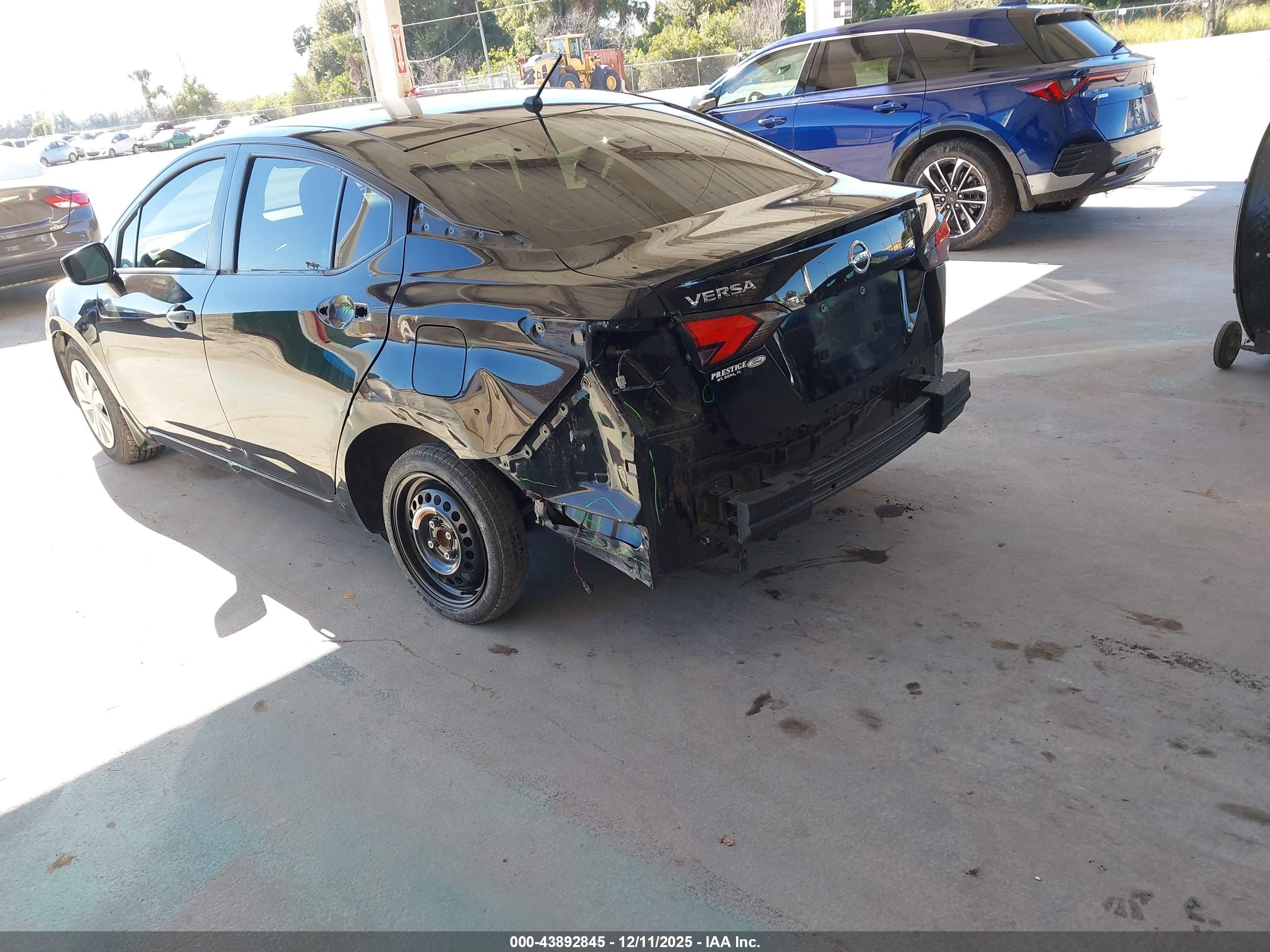 NISSAN VERSA image 3