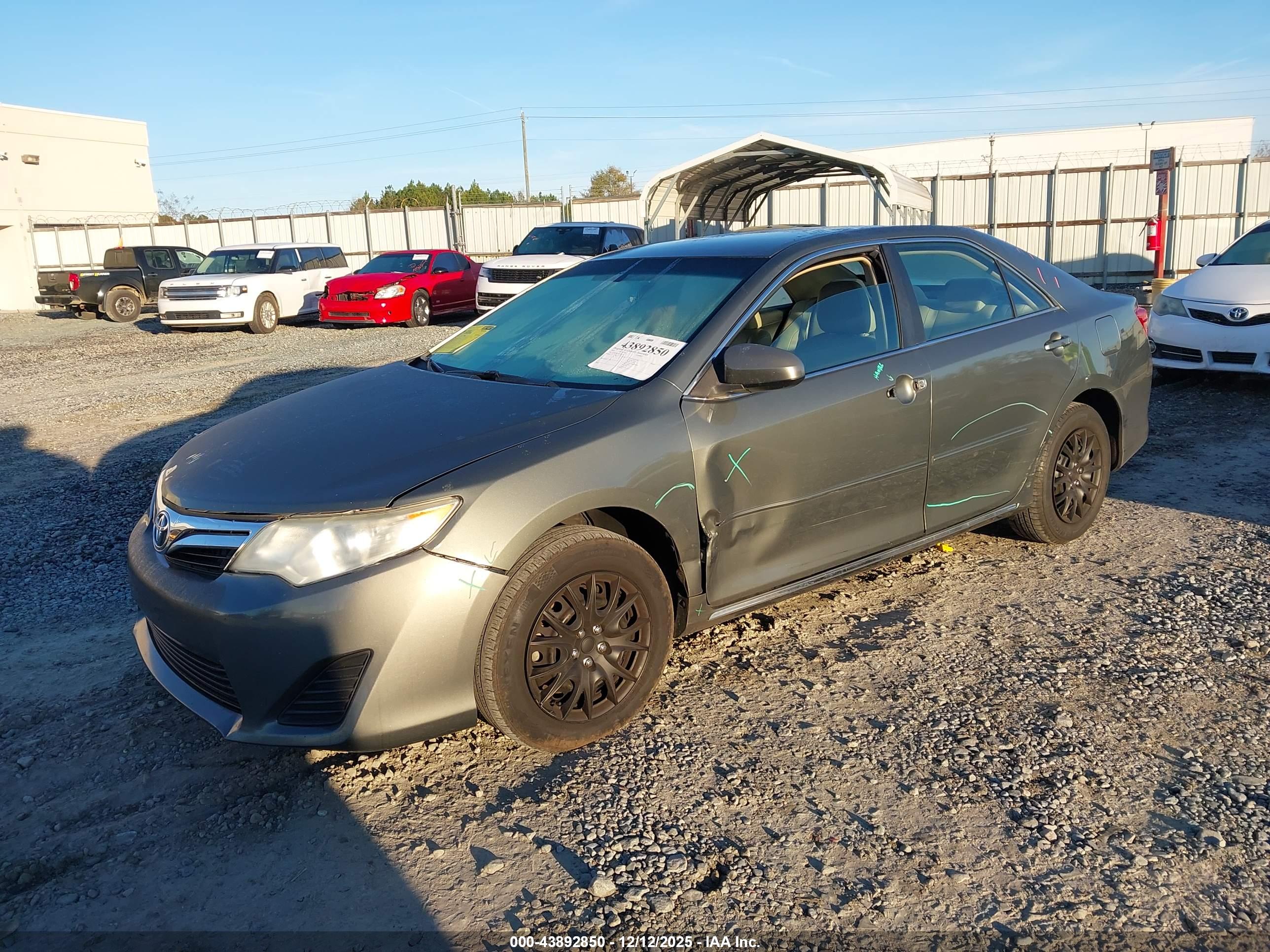 TOYOTA CAMRY image 2