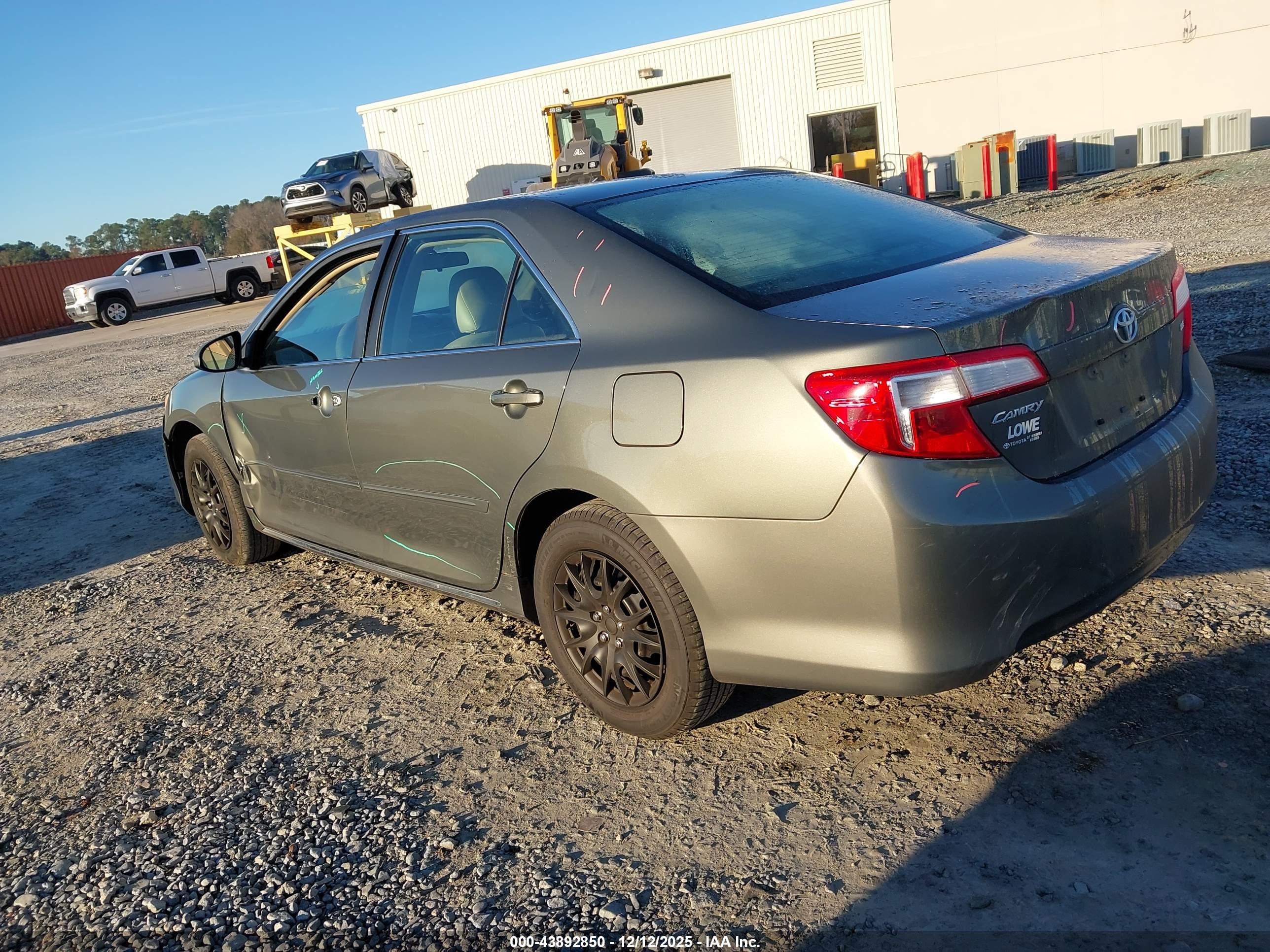 TOYOTA CAMRY image 3