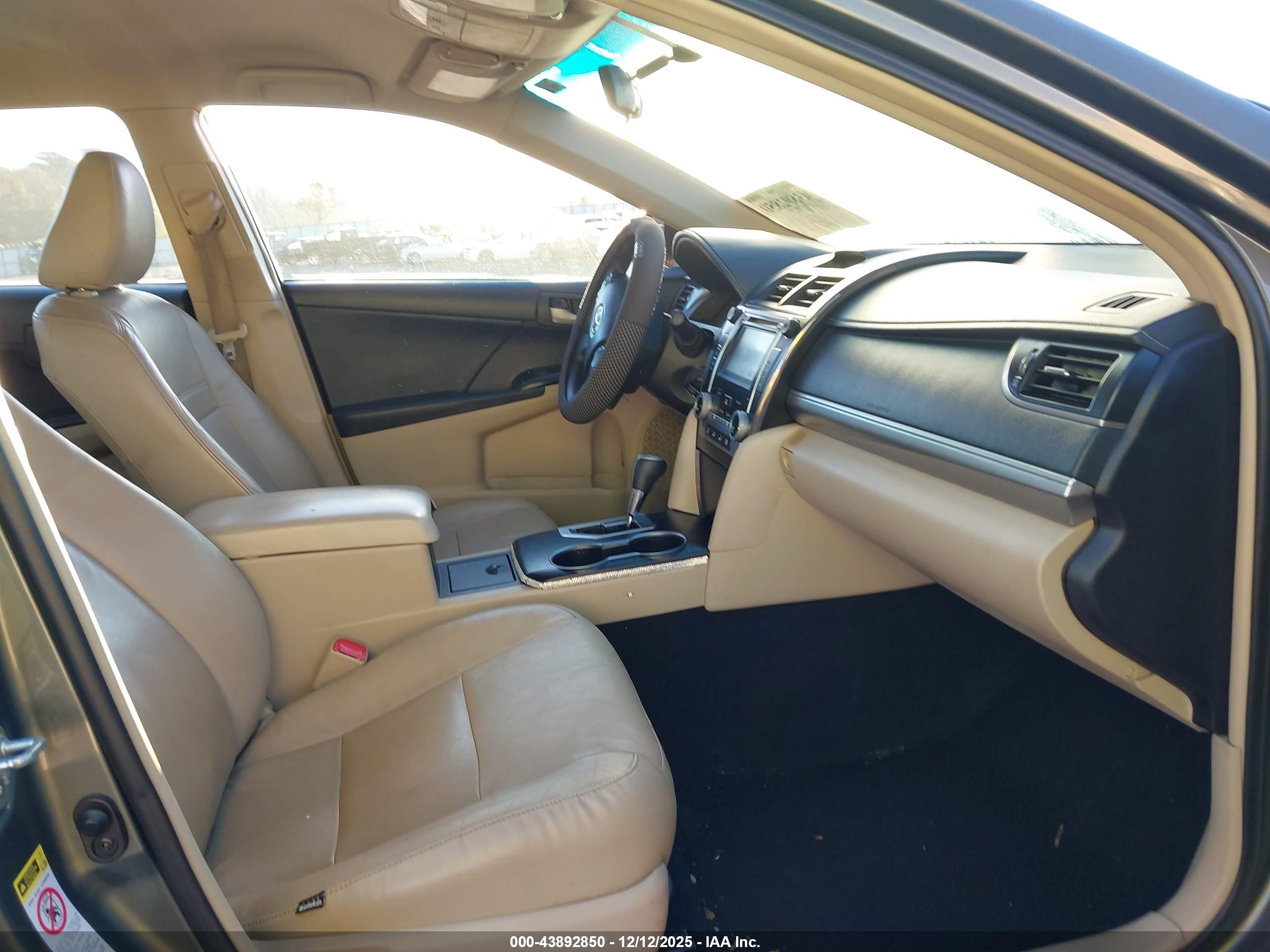 TOYOTA CAMRY image 5