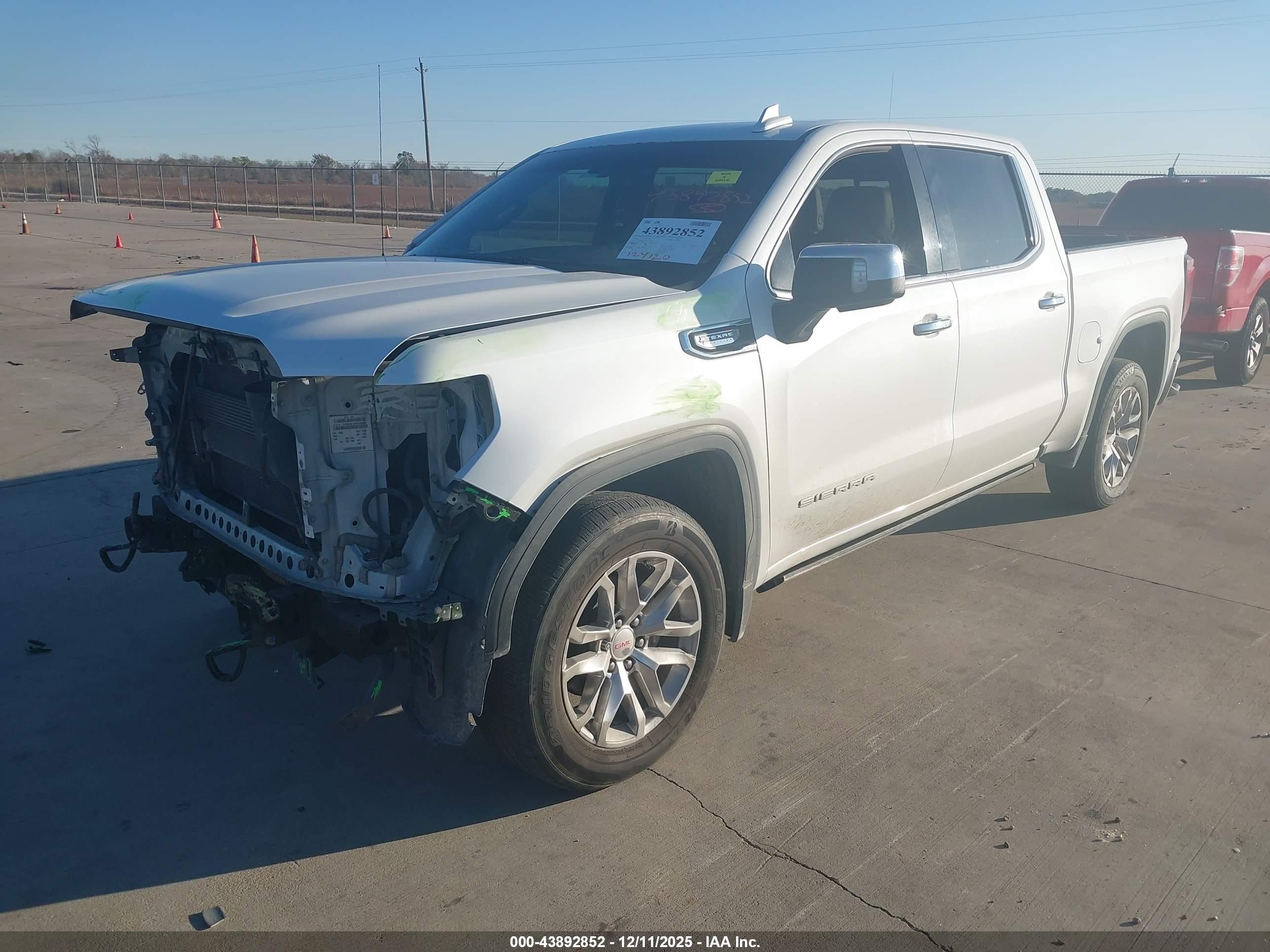 GMC SIERRA image 2