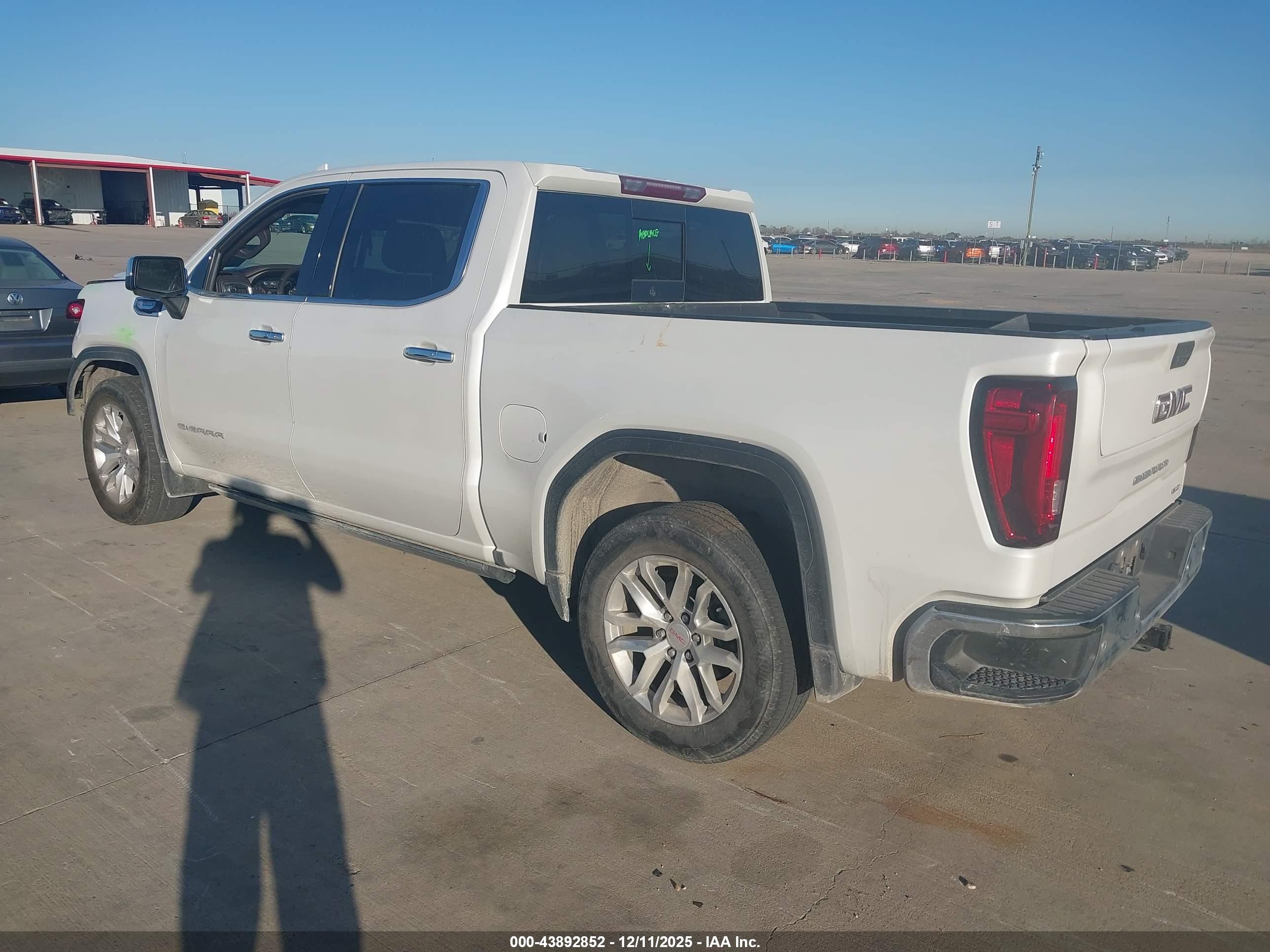 GMC SIERRA image 3