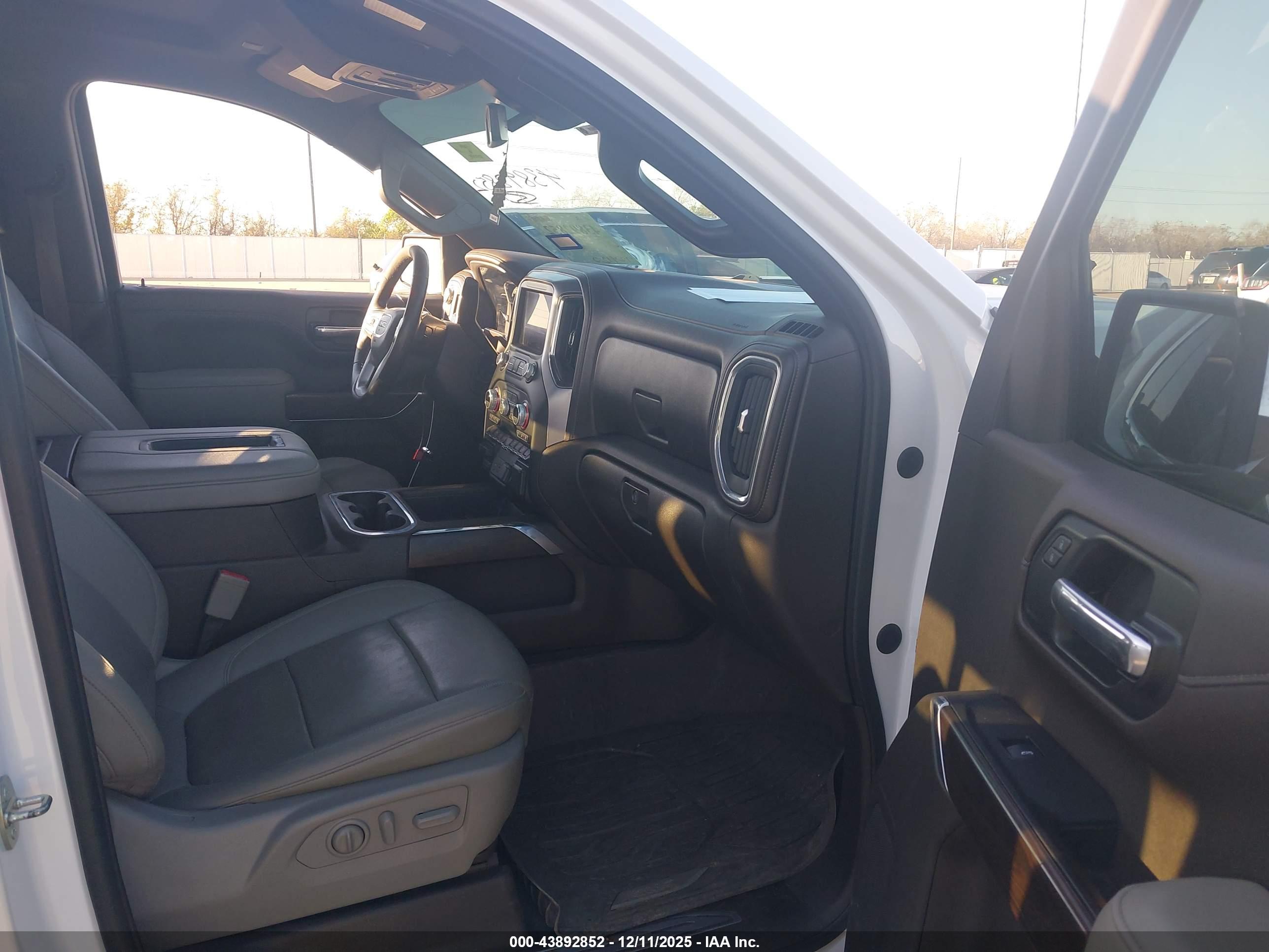 GMC SIERRA image 5
