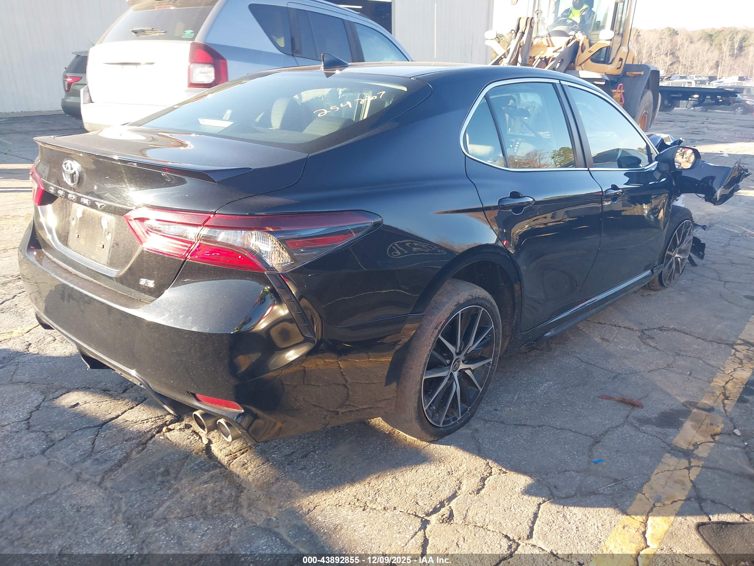 TOYOTA CAMRY image 4