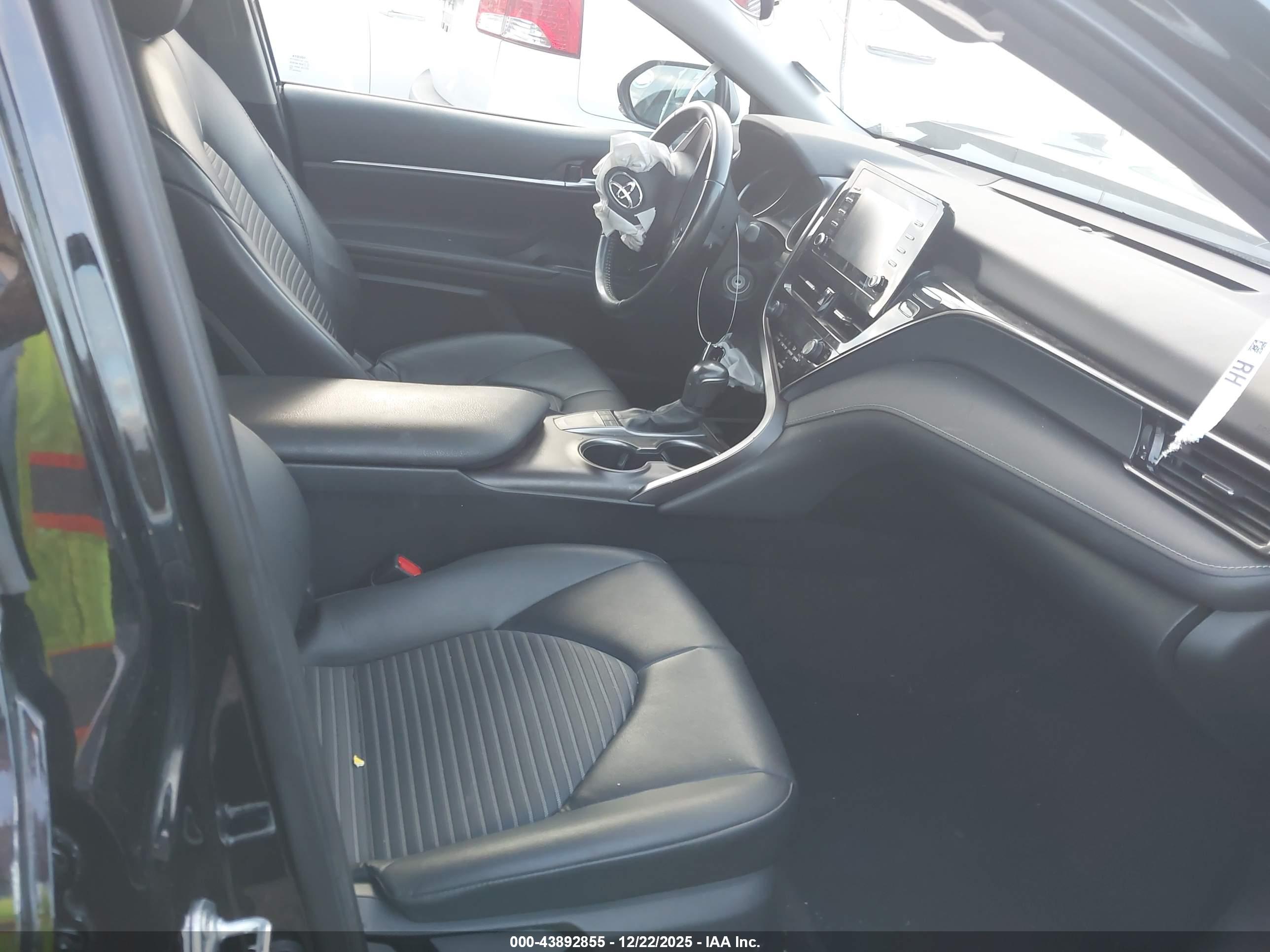 TOYOTA CAMRY image 5