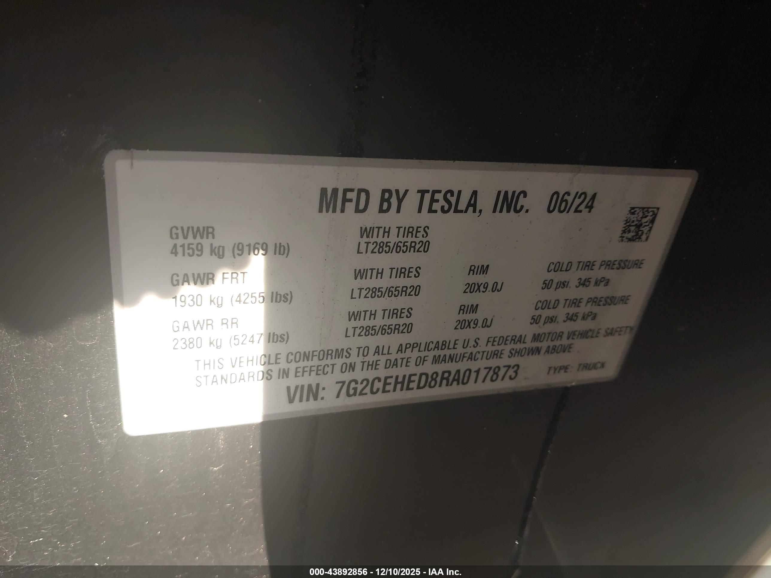 TESLA CYBERTRUCK image 9