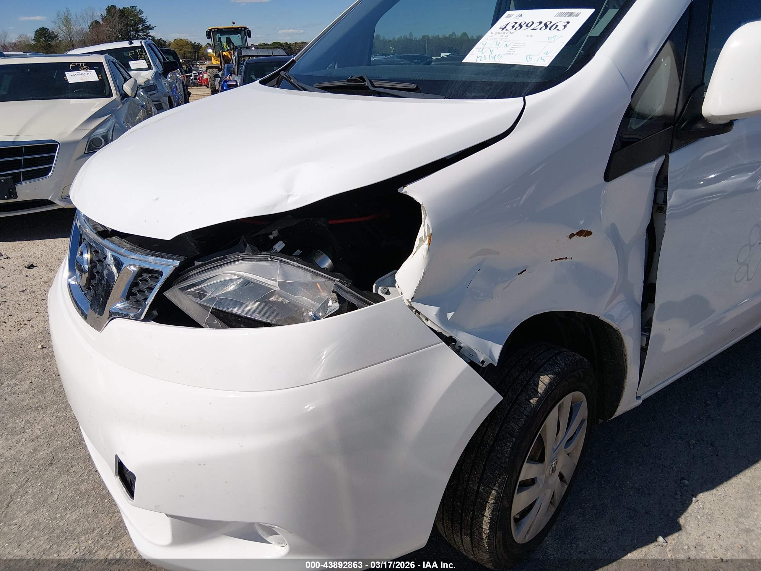 NISSAN NV200 image 6