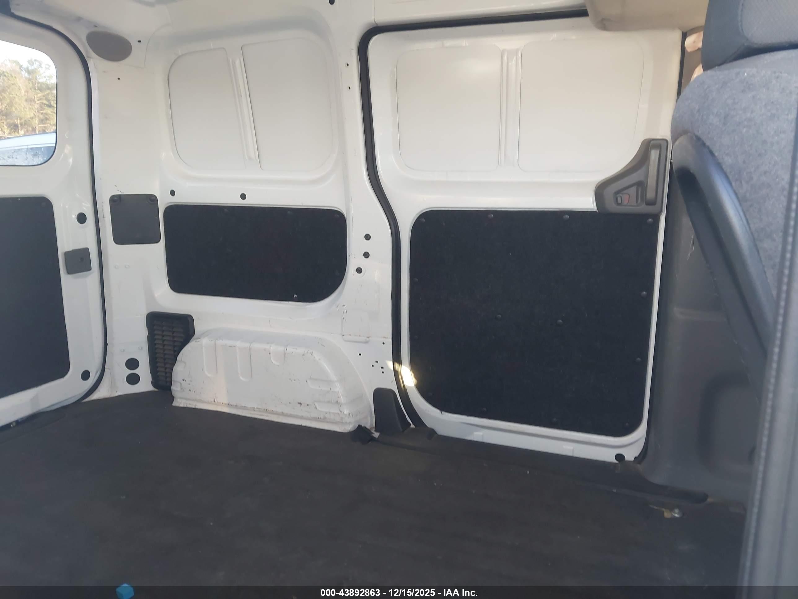 NISSAN NV200 image 8