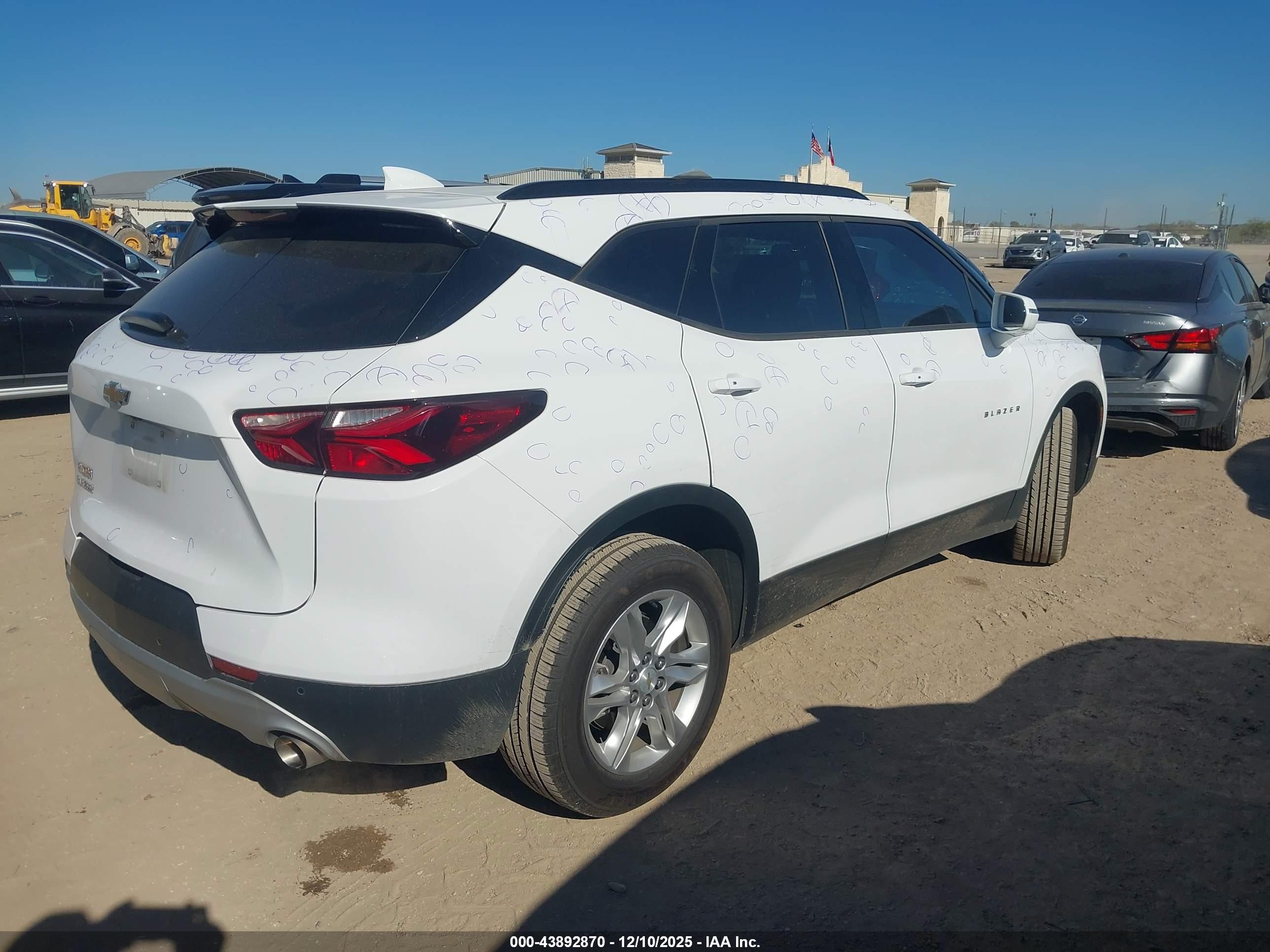 CHEVROLET BLAZER image 4