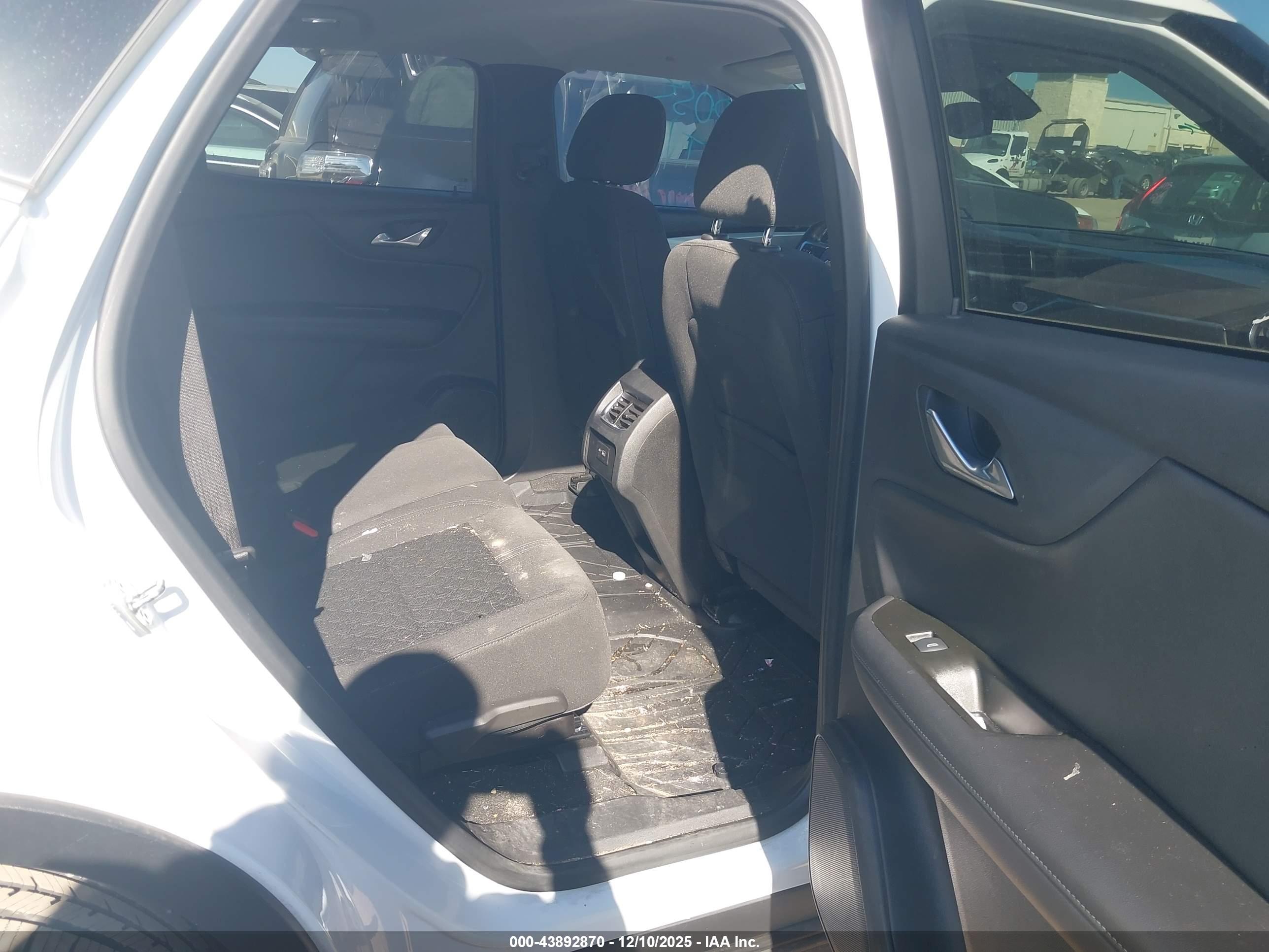 CHEVROLET BLAZER image 8