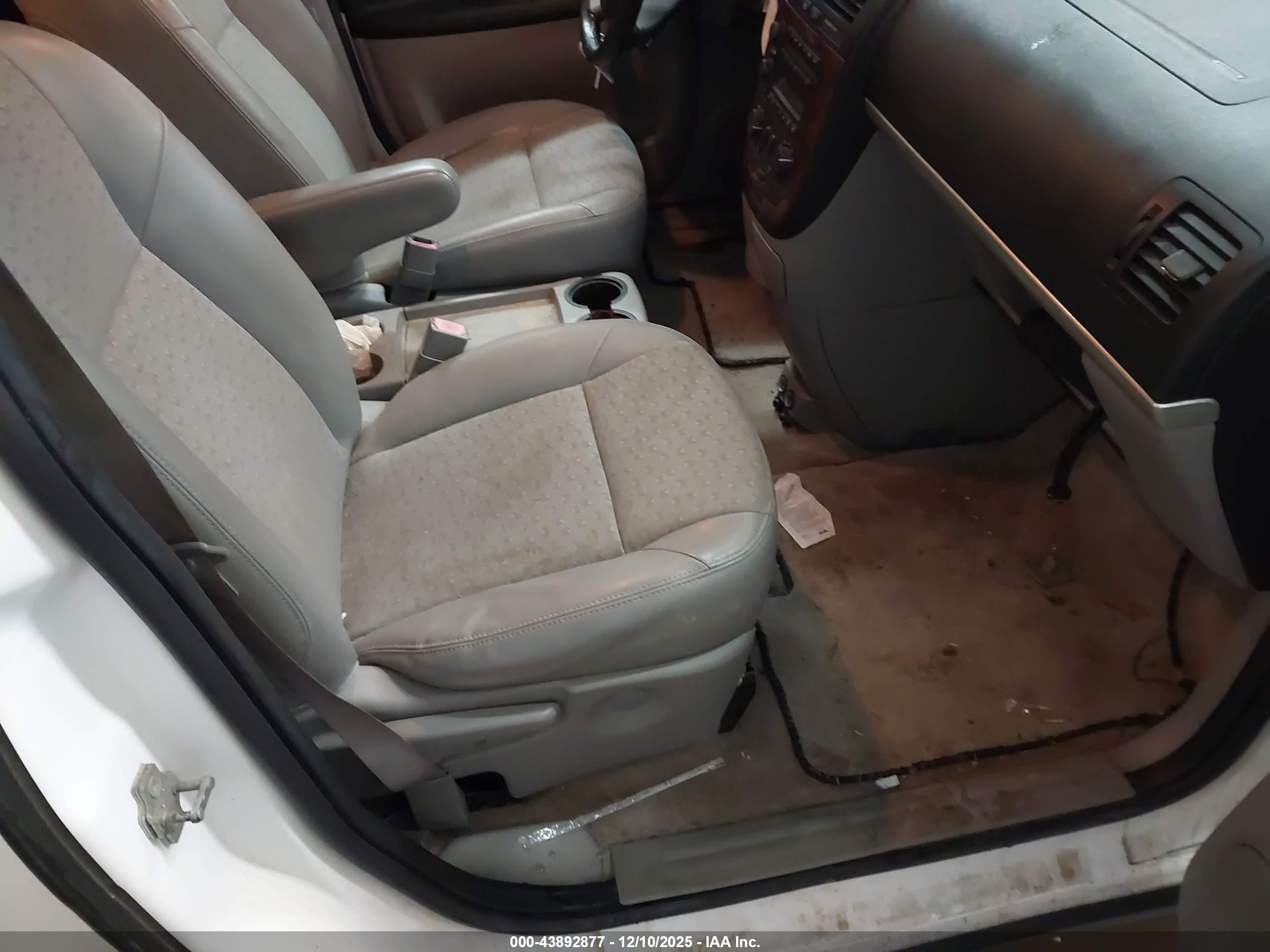 CHEVROLET UPLANDER image 5