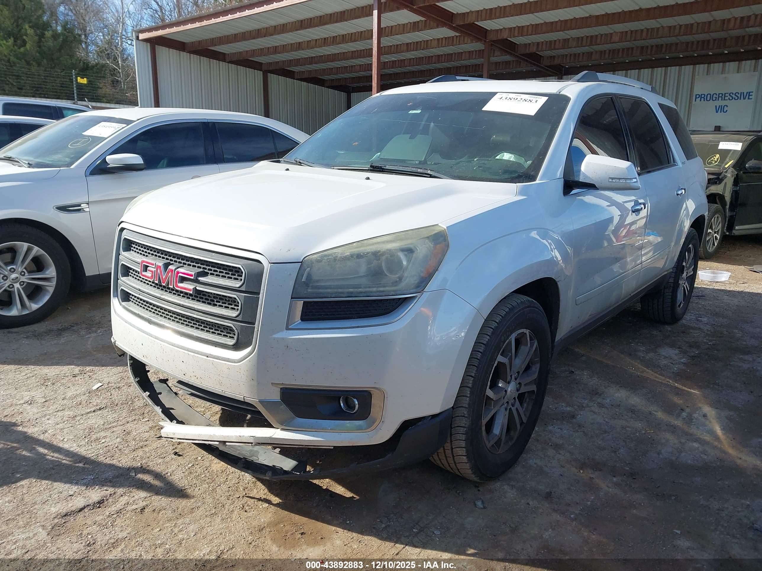 GMC ACADIA image 2