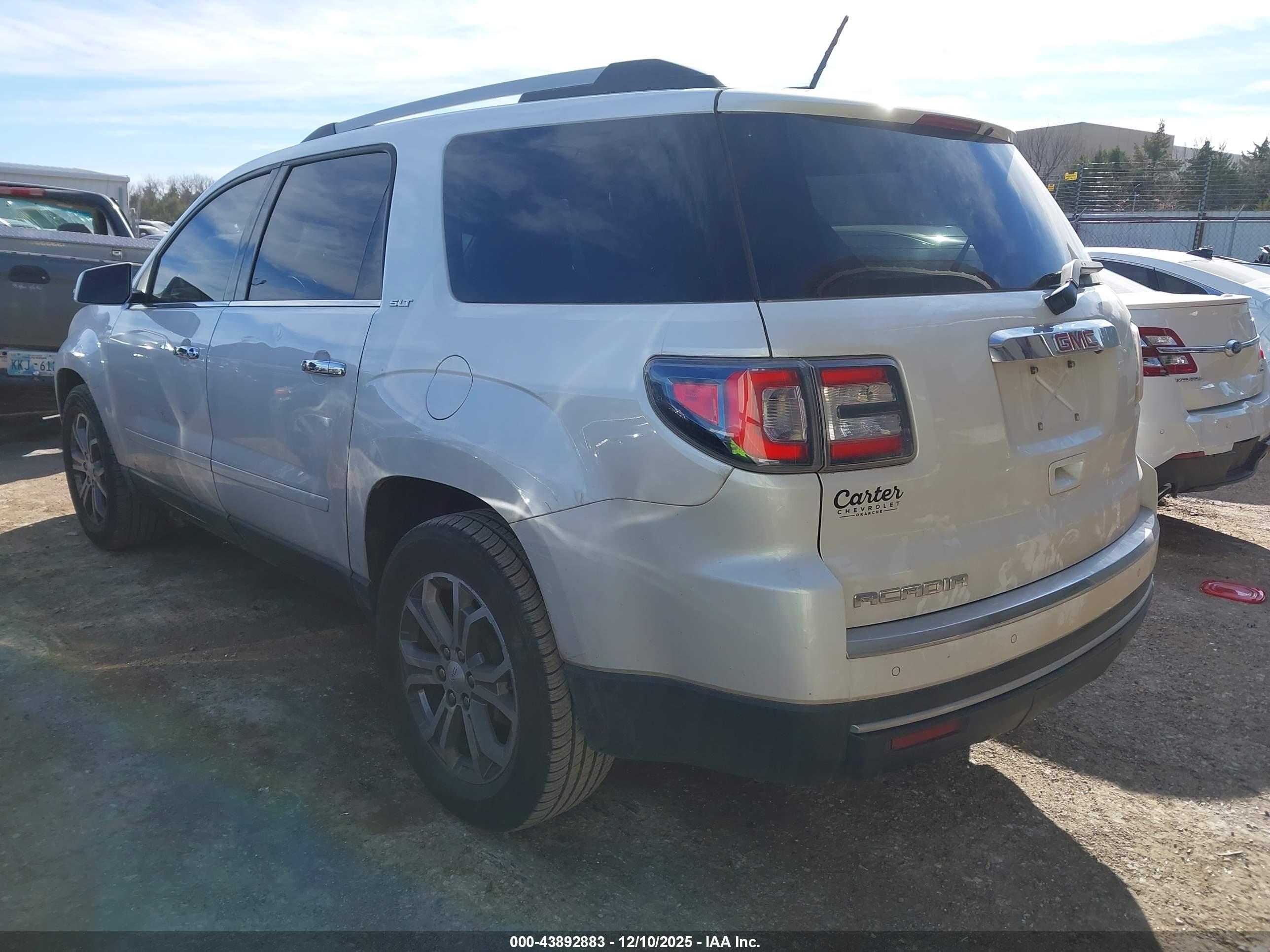 GMC ACADIA image 3