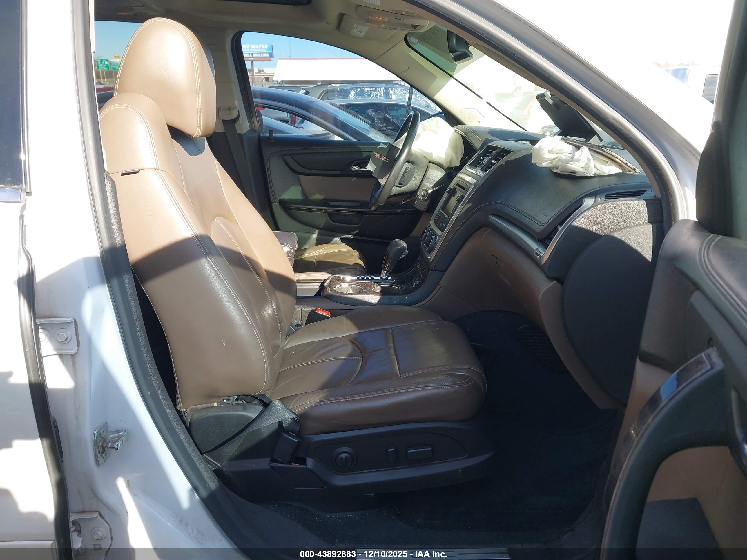 GMC ACADIA image 5