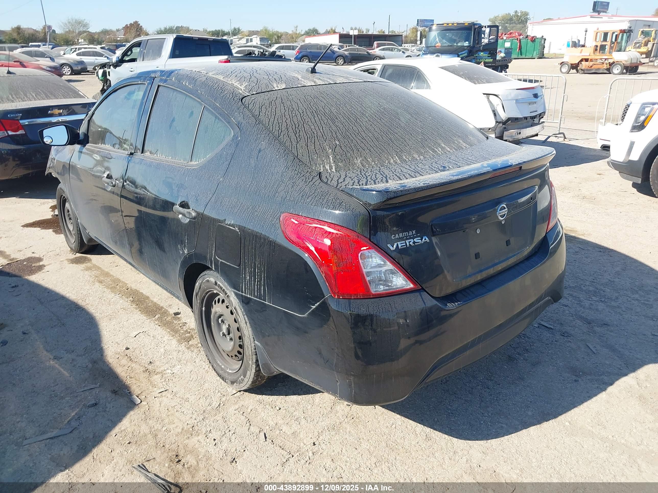 NISSAN VERSA image 3
