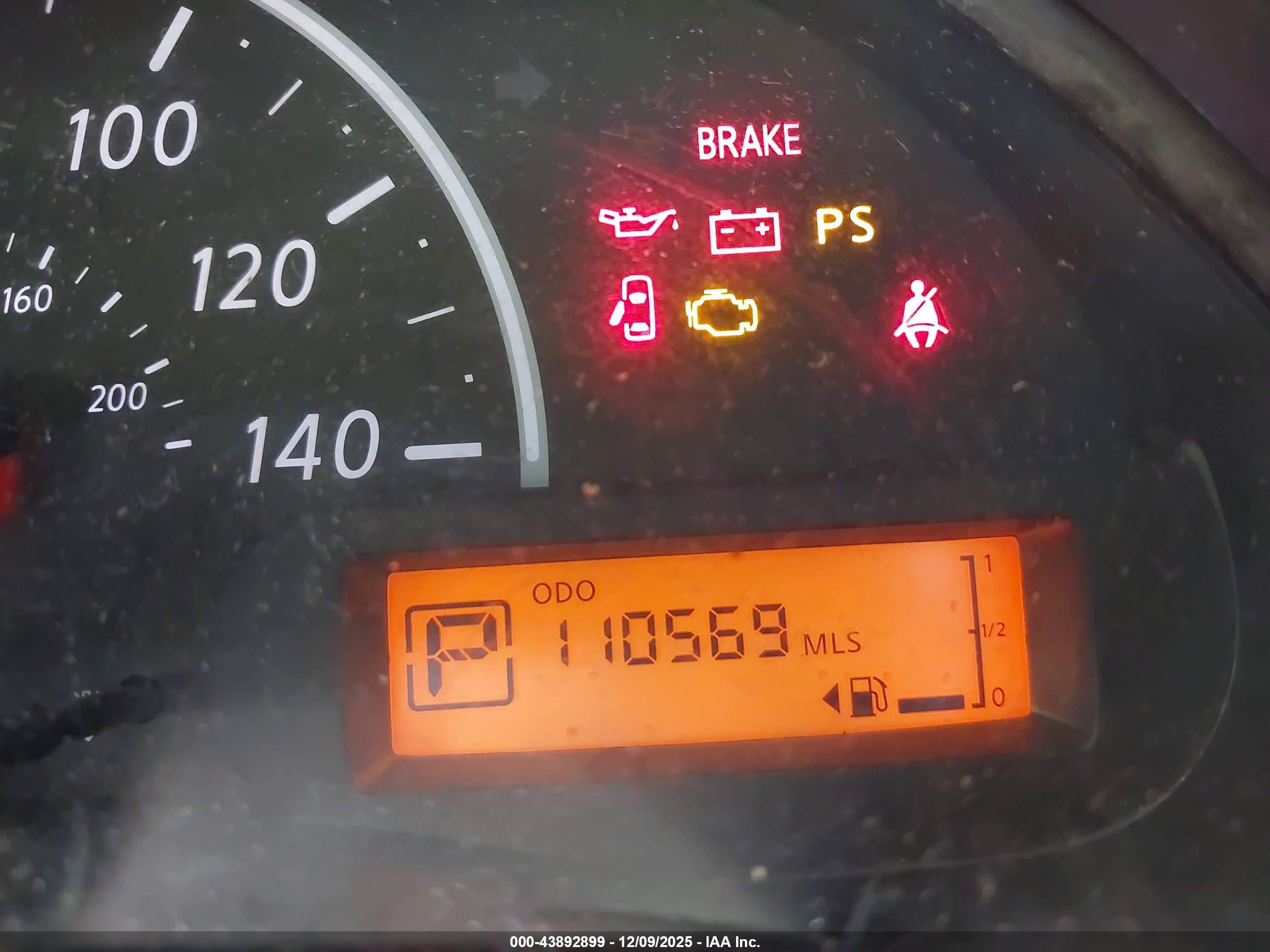 NISSAN VERSA image 7