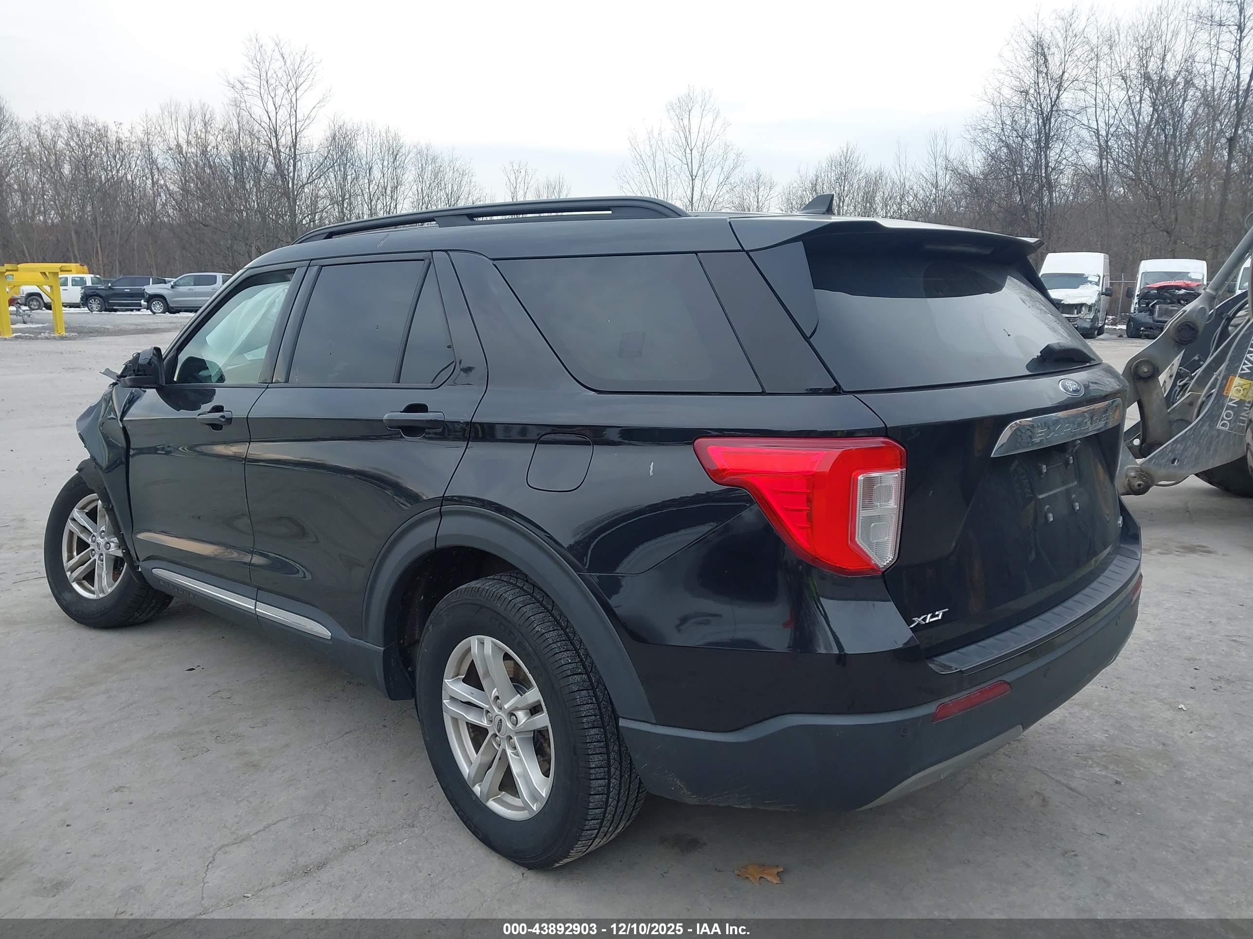 FORD EXPLORER image 3