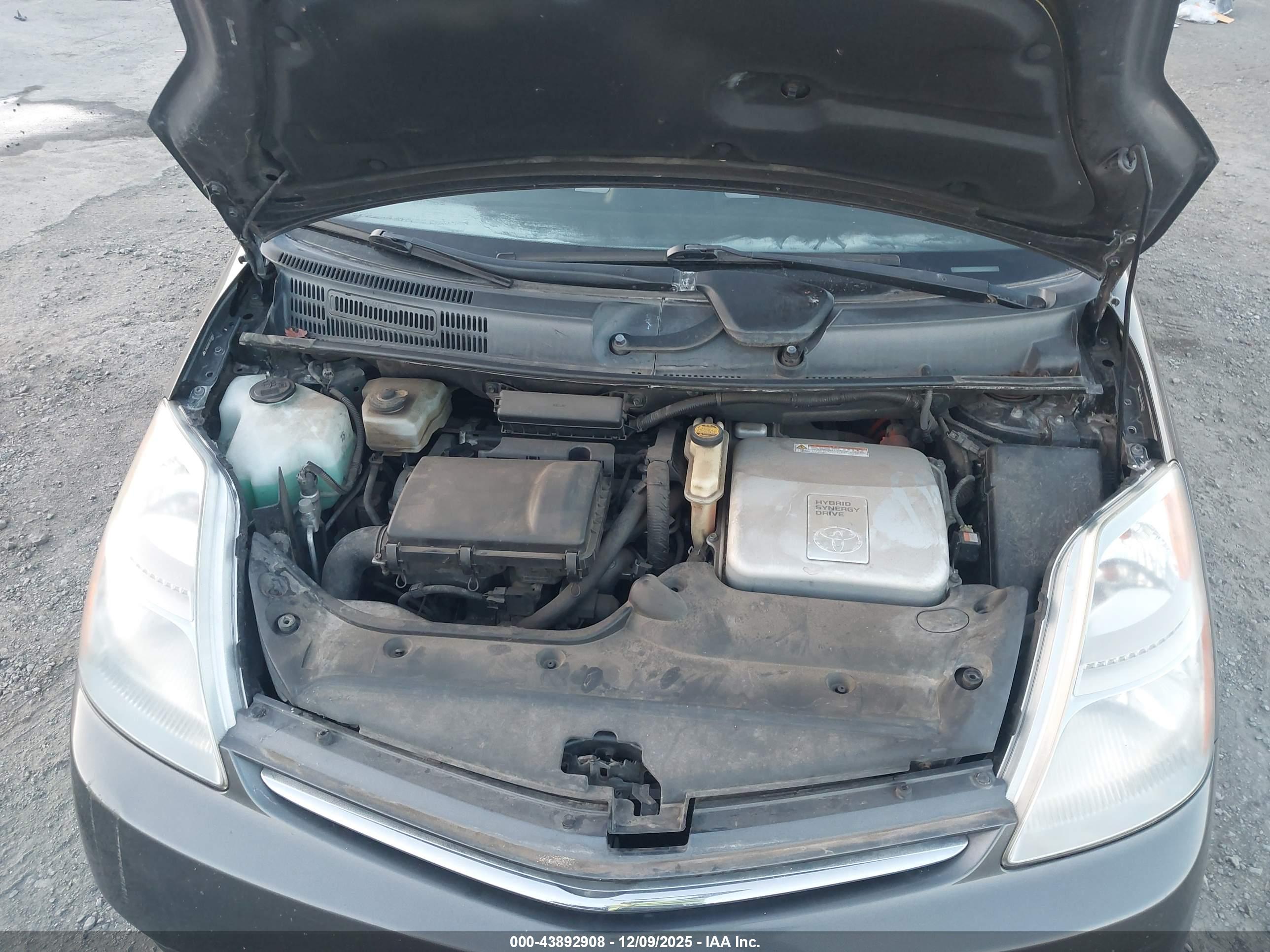 TOYOTA PRIUS image 10