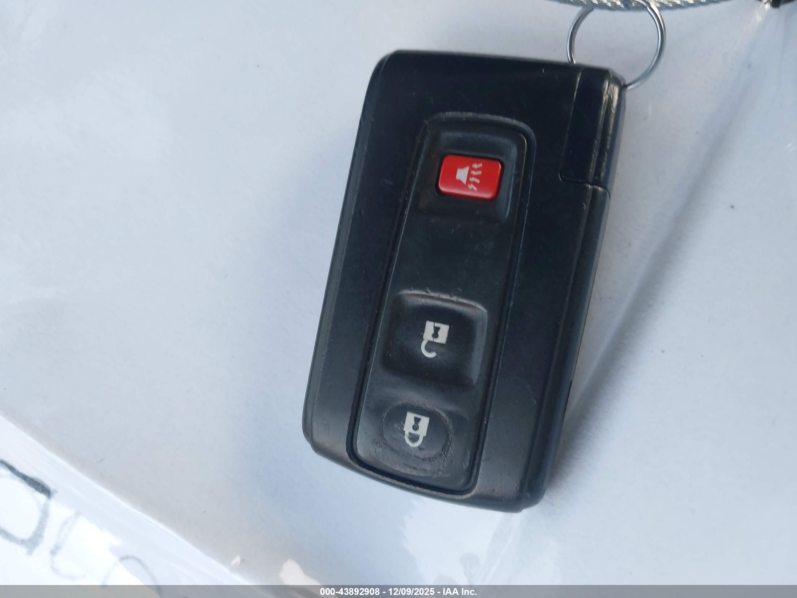 TOYOTA PRIUS image 11