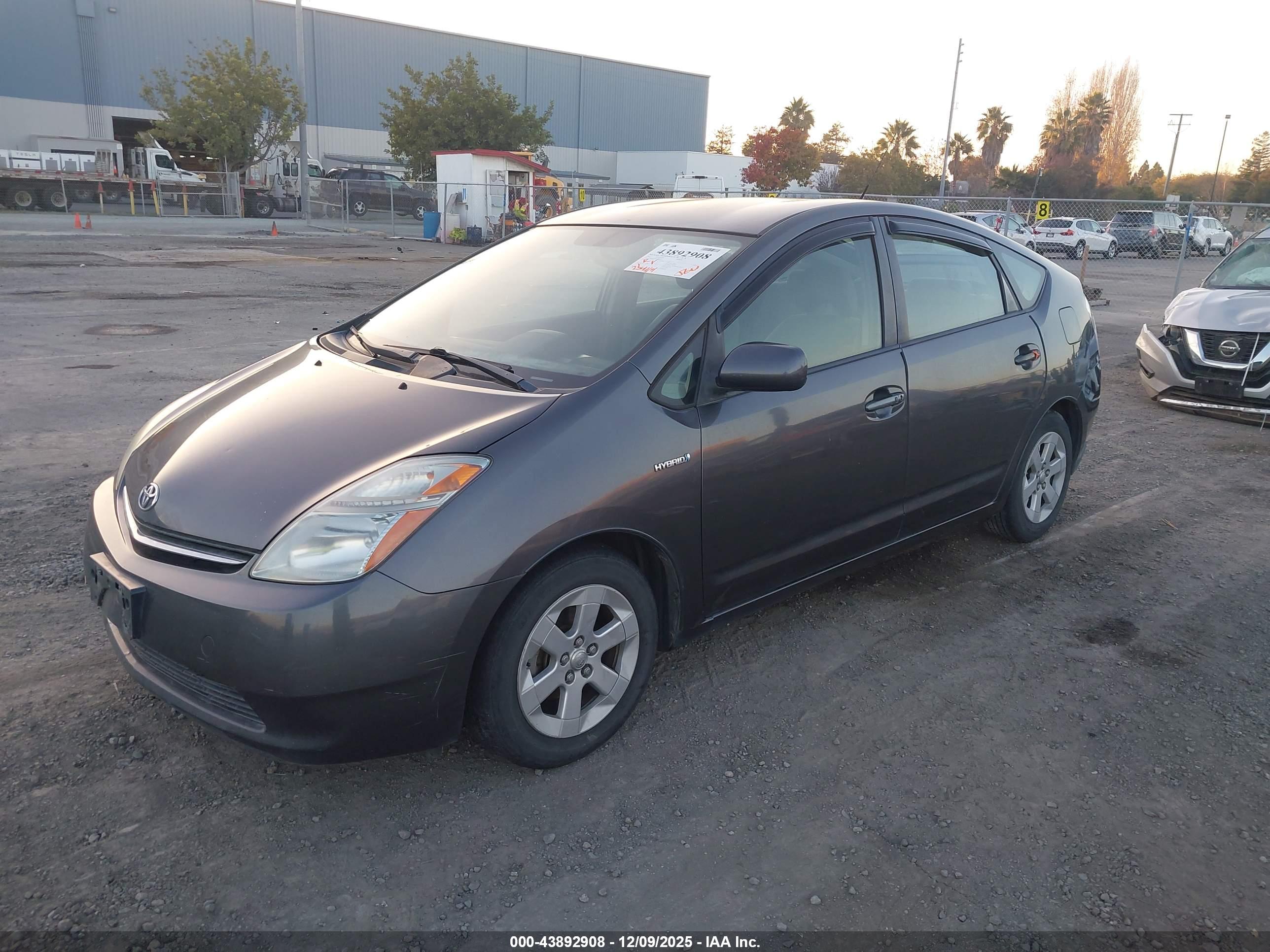 TOYOTA PRIUS image 2