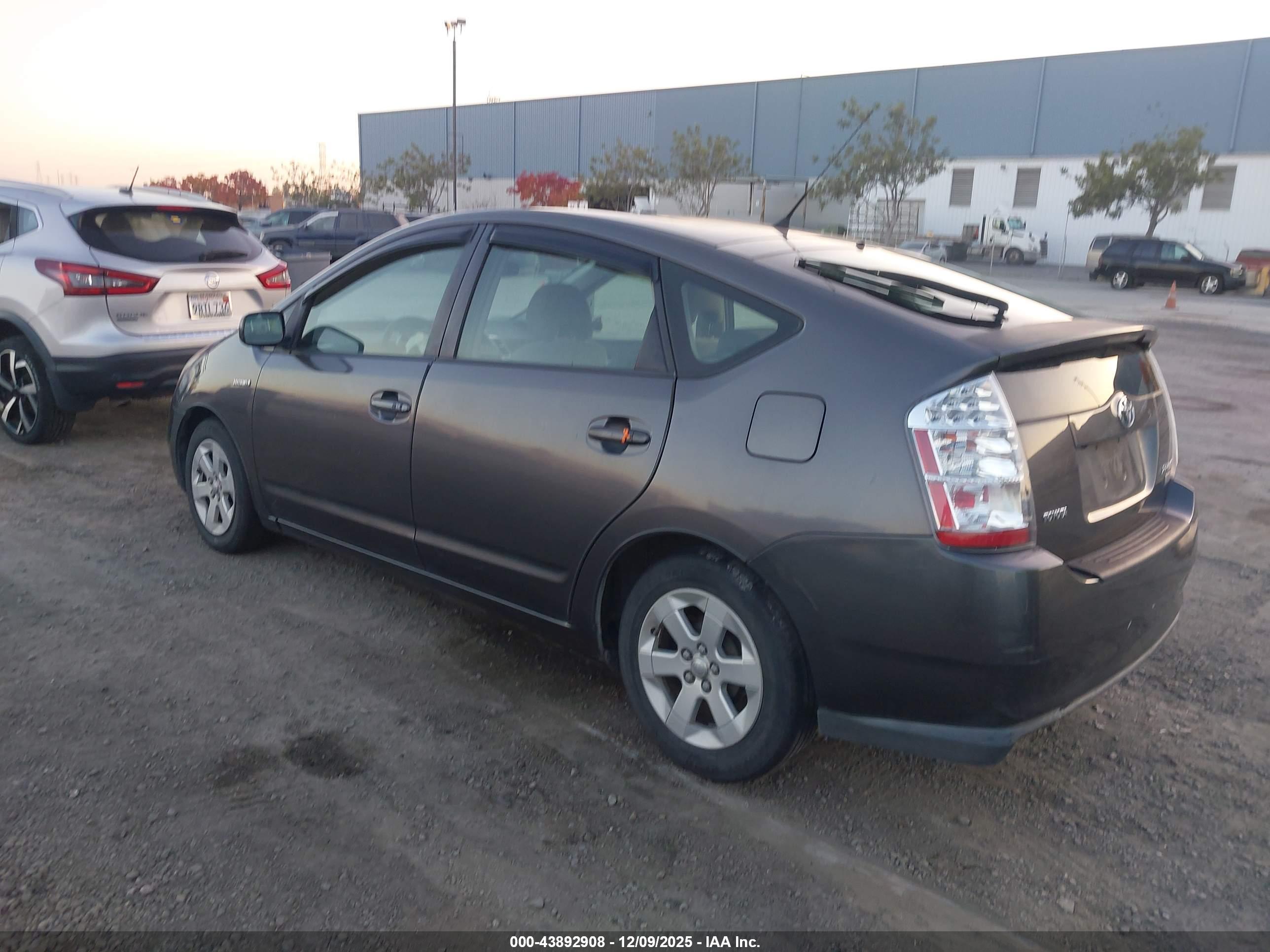 TOYOTA PRIUS image 3
