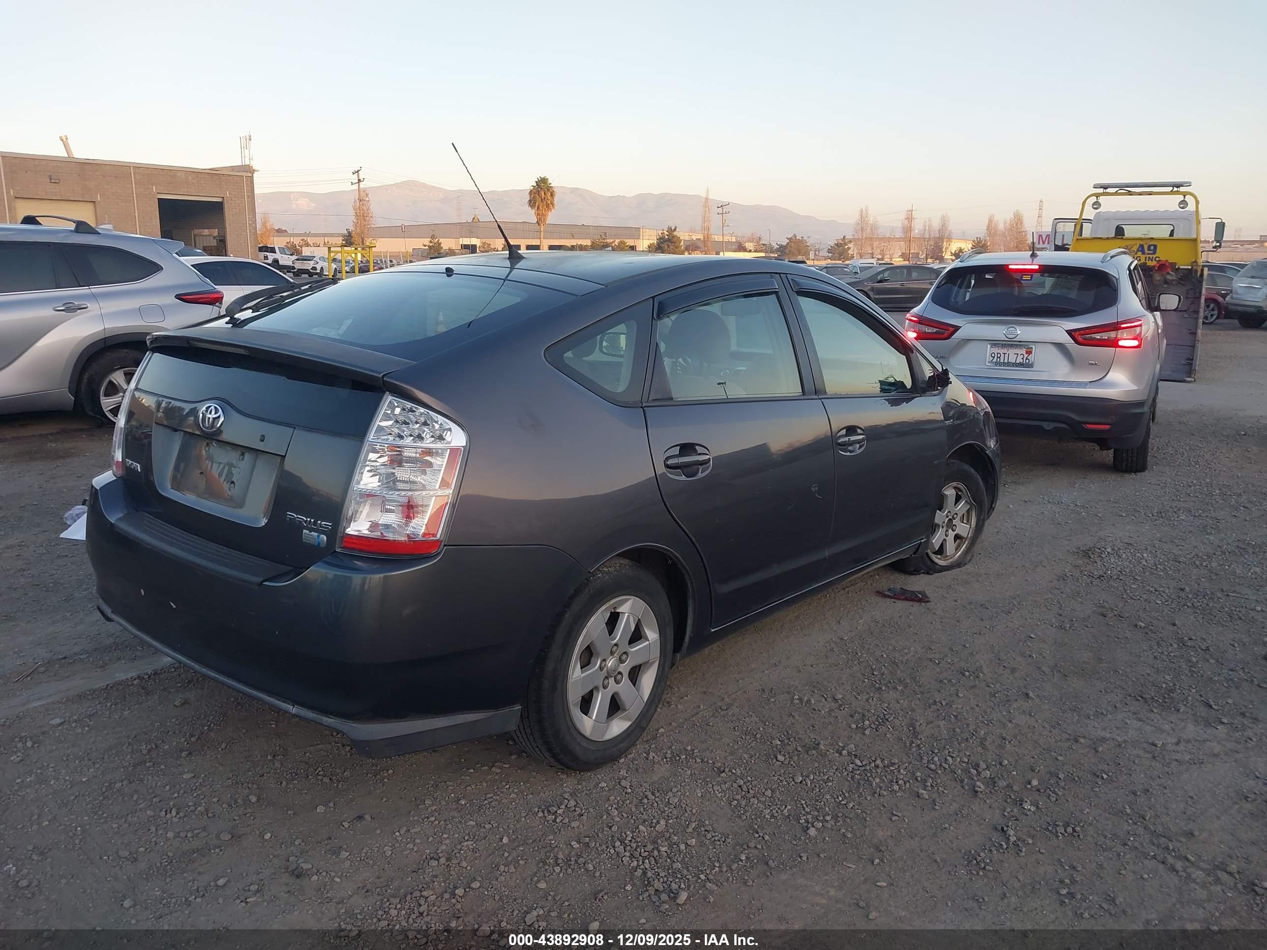 TOYOTA PRIUS image 4
