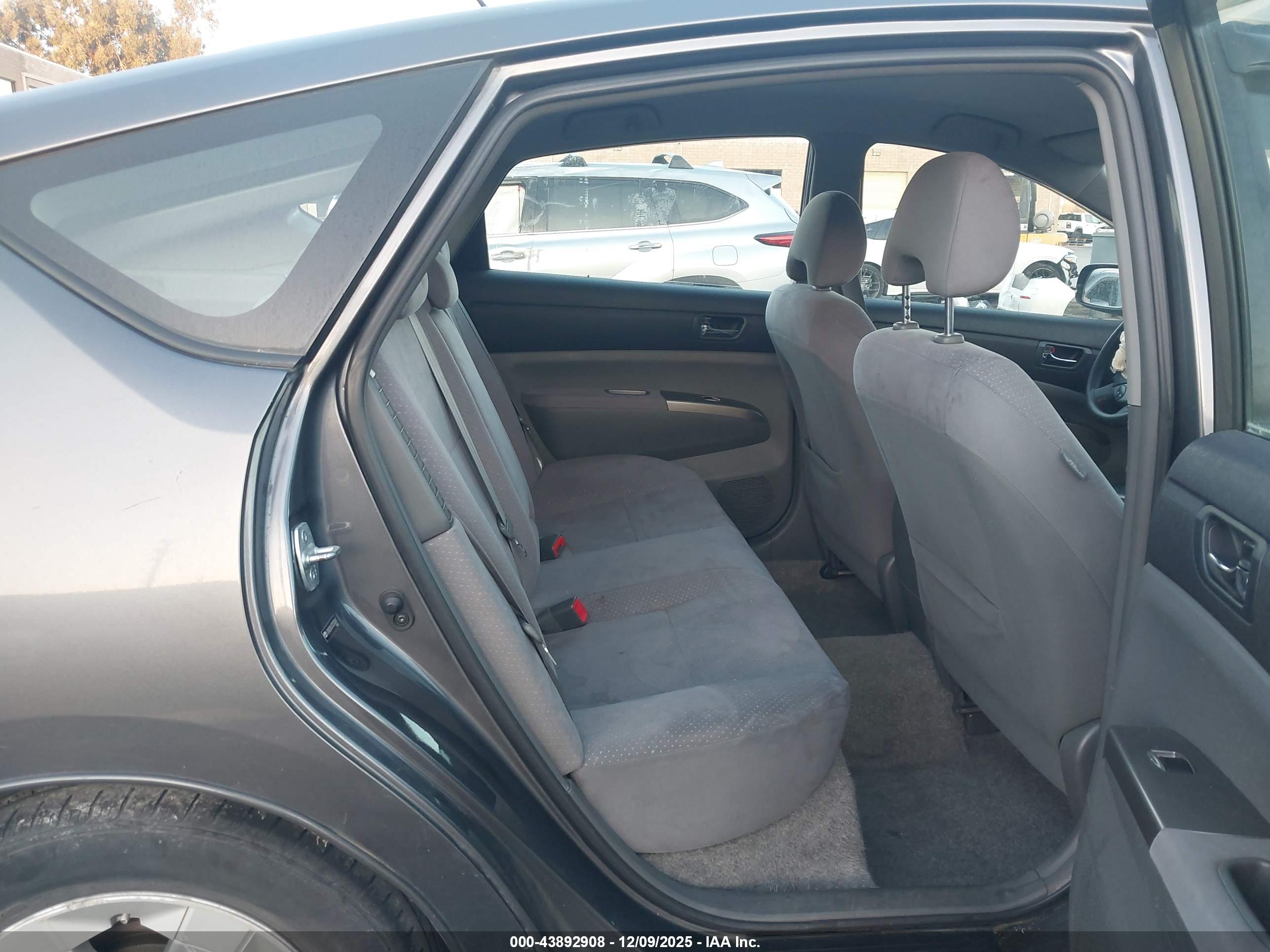 TOYOTA PRIUS image 8