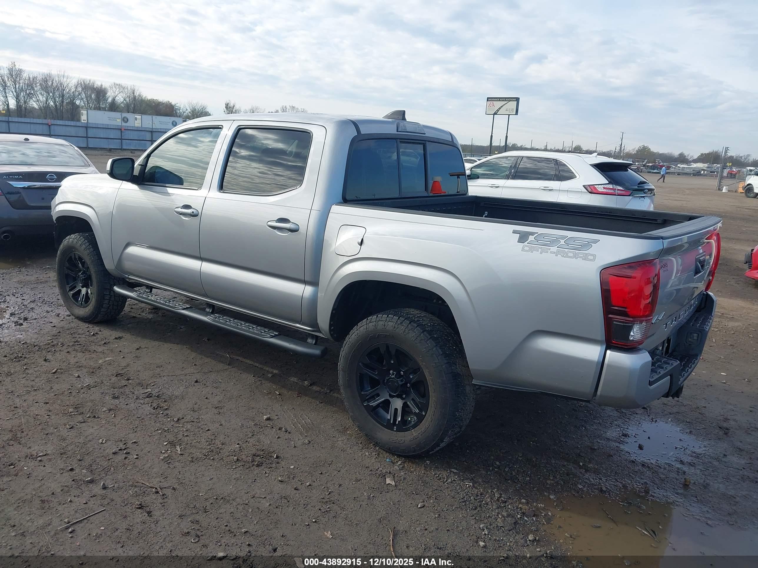 TOYOTA TACOMA image 3