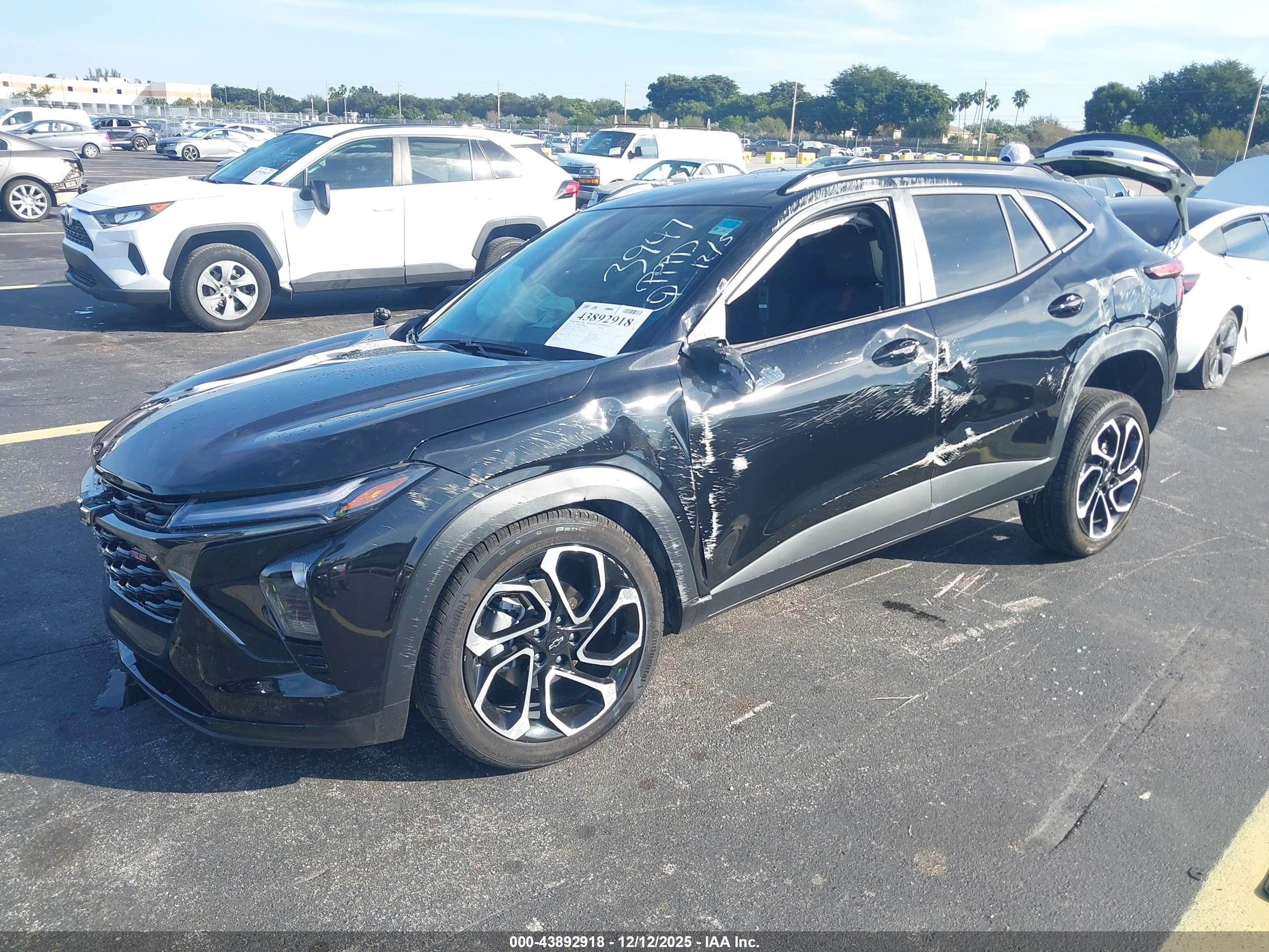 CHEVROLET TRAX image 2