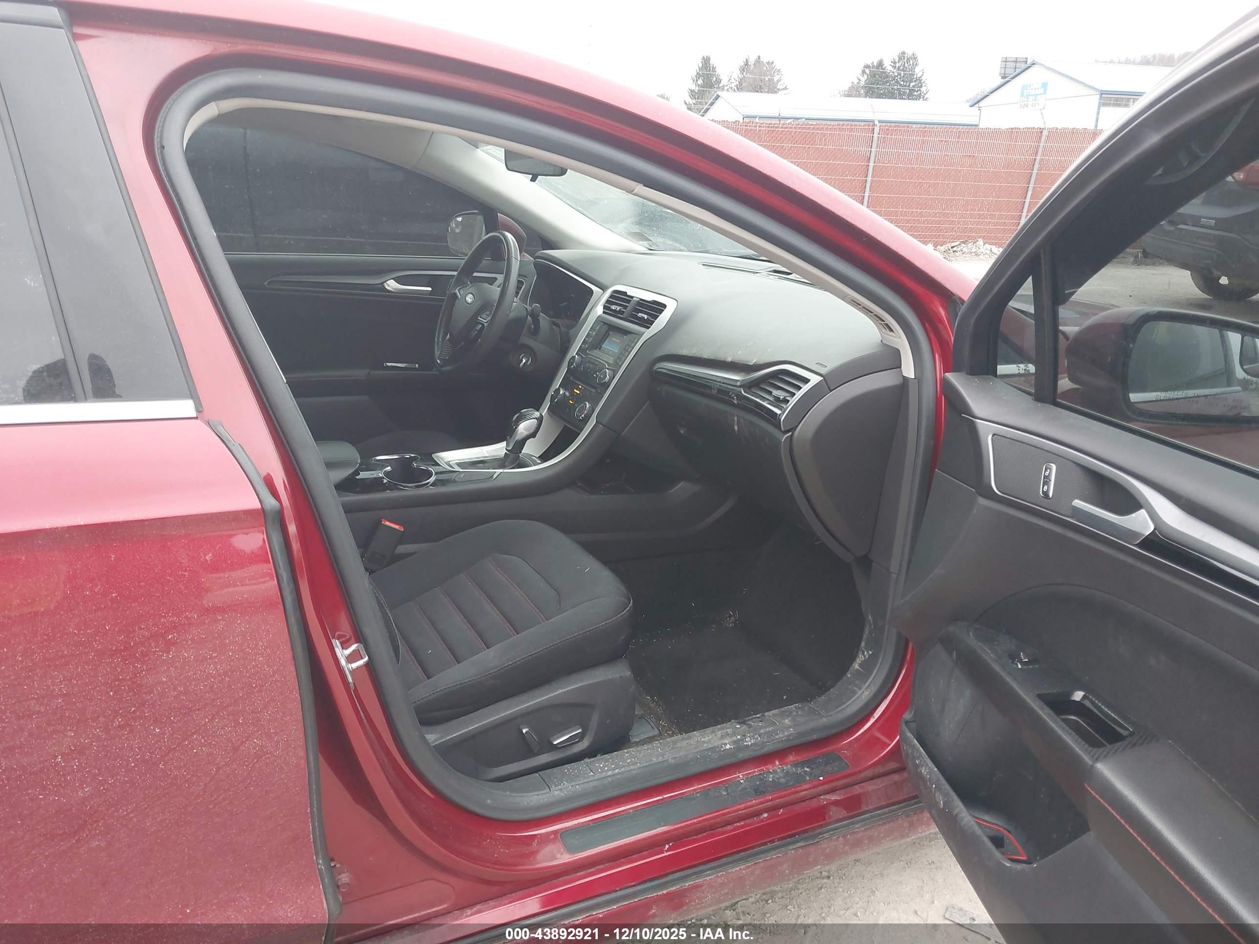 FORD FUSION image 5