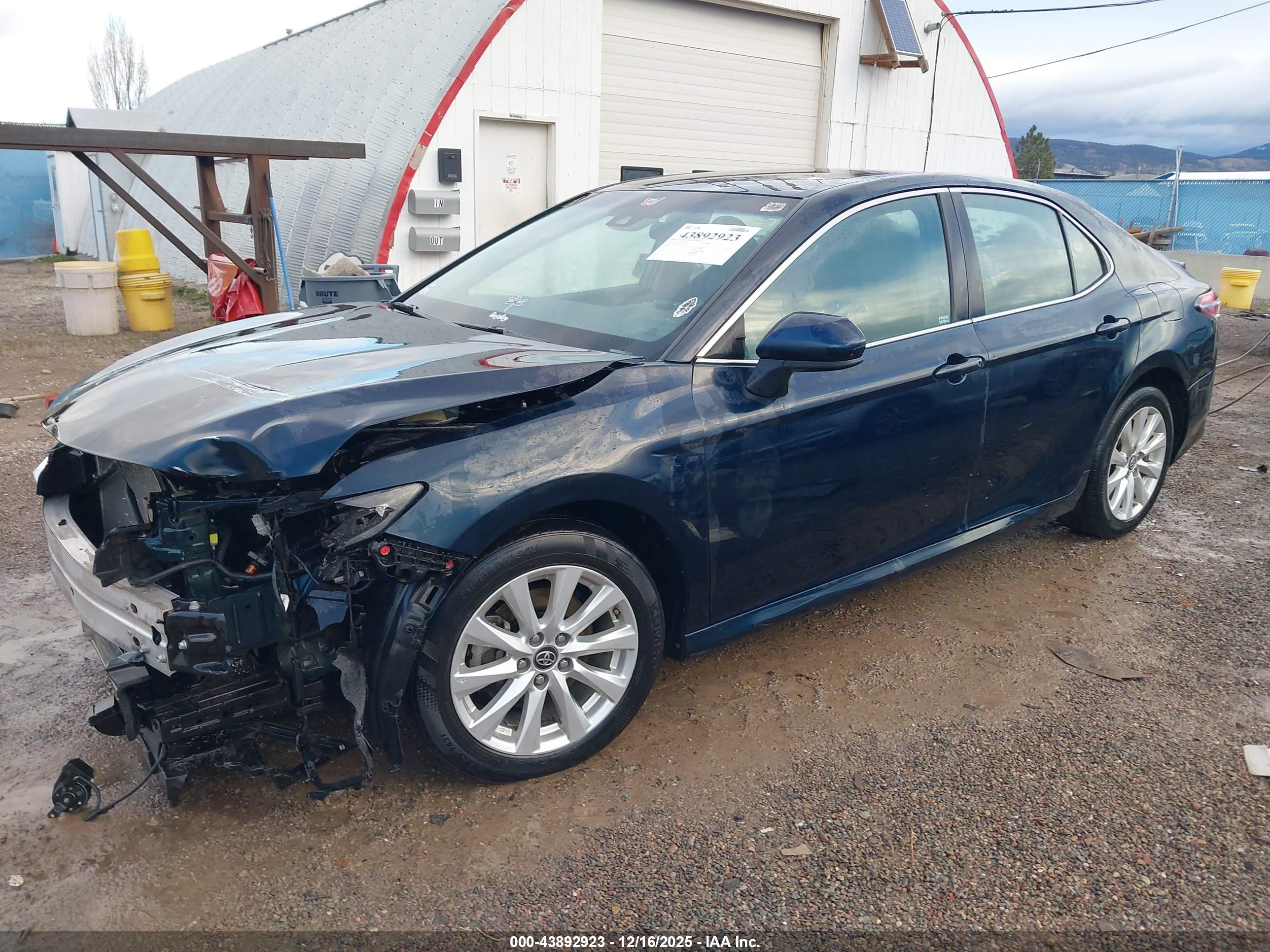 TOYOTA CAMRY image 2