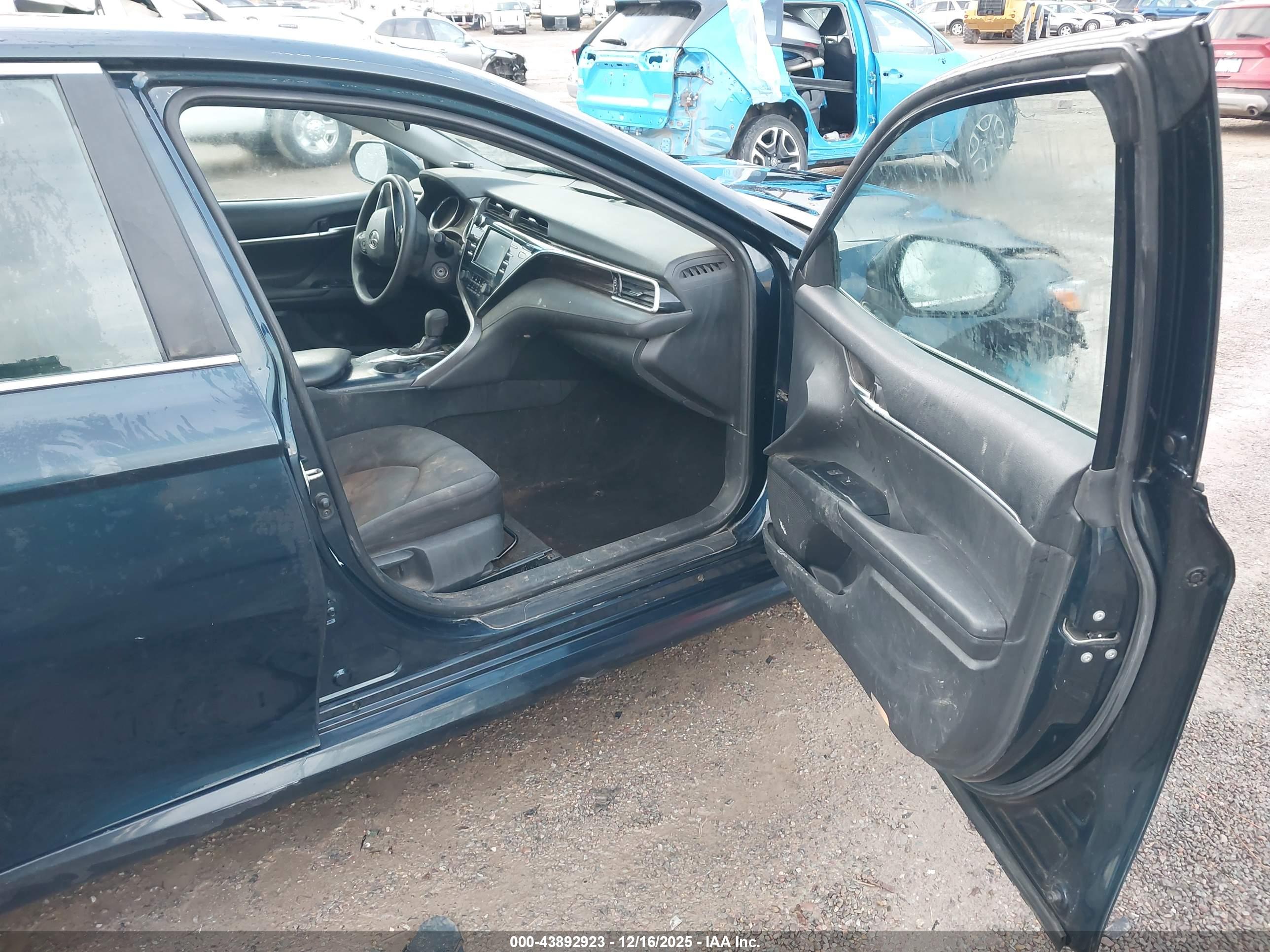 TOYOTA CAMRY image 5